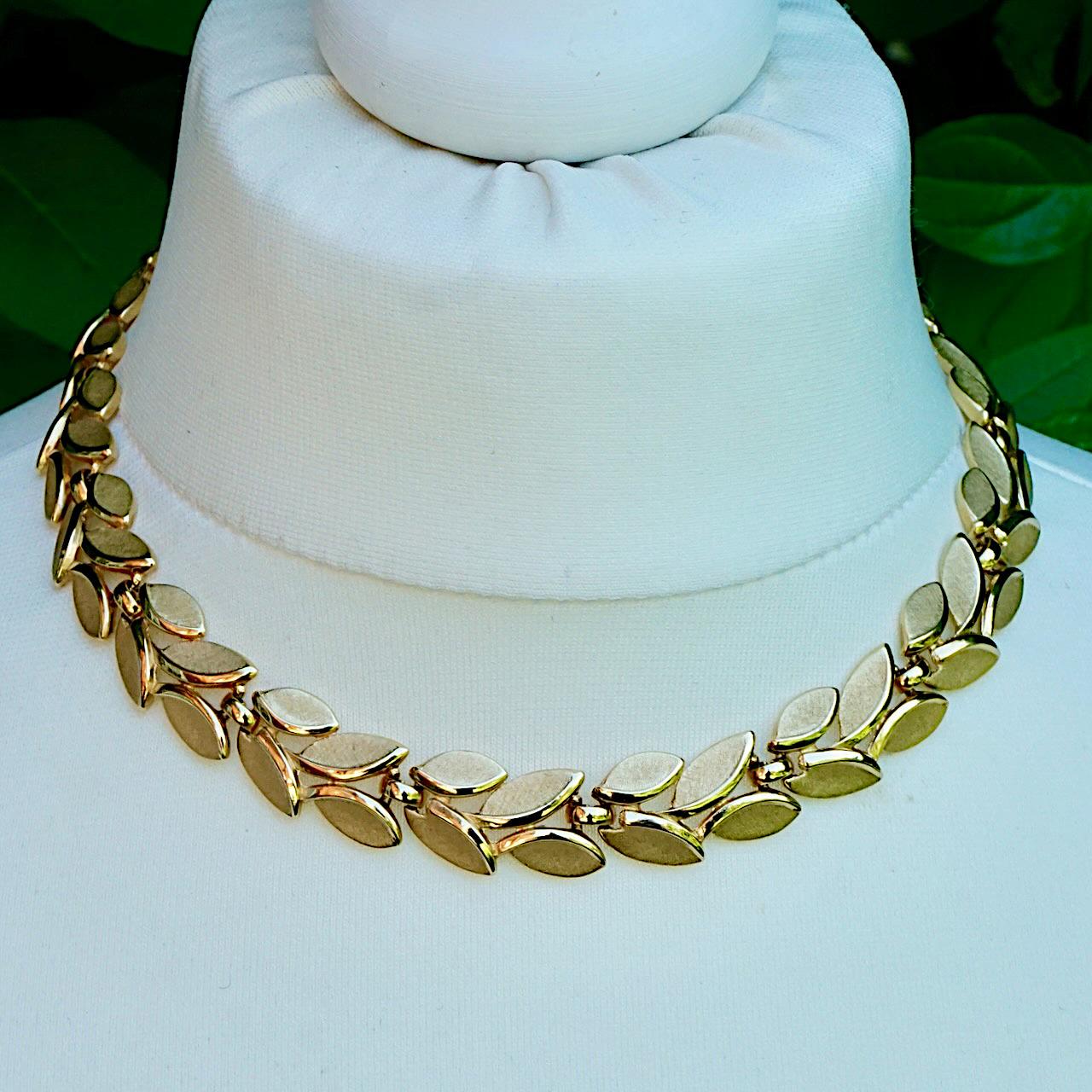 Trifari Gold Plated Brushed and Shiny Leaves Link Necklace circa 1960s For Sale 1