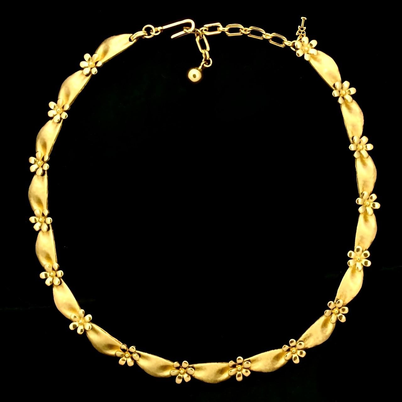 Trifari Gold Plated Ribbon and Flower Necklace For Sale 1