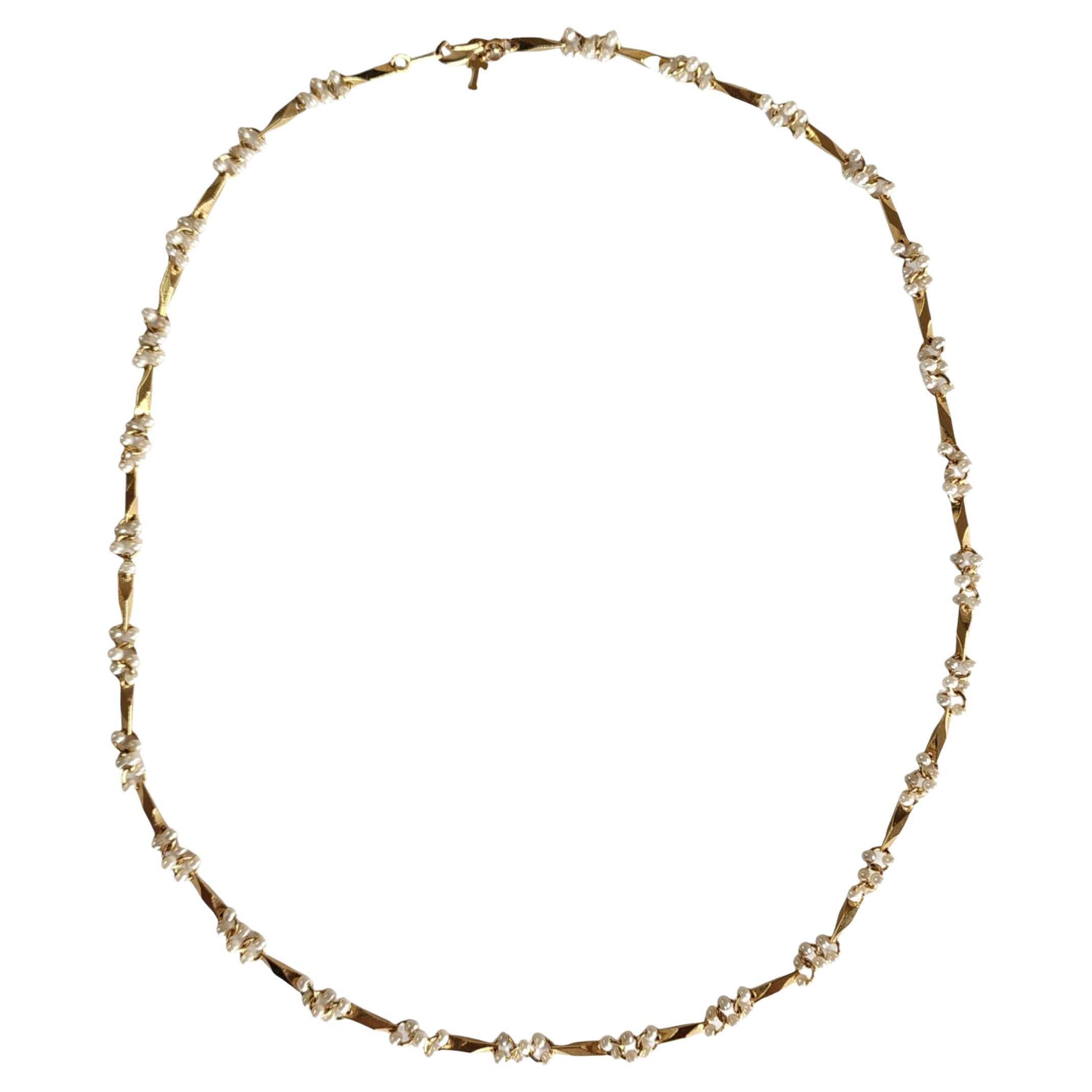 Trifari Gold-Tone Bar Link Necklace with Clusters of Faux Seed Pearls en venta