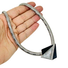 Collana vintage Trifari KUNIO MATSUMOTO con catena Omega in argento smaltato e strass
