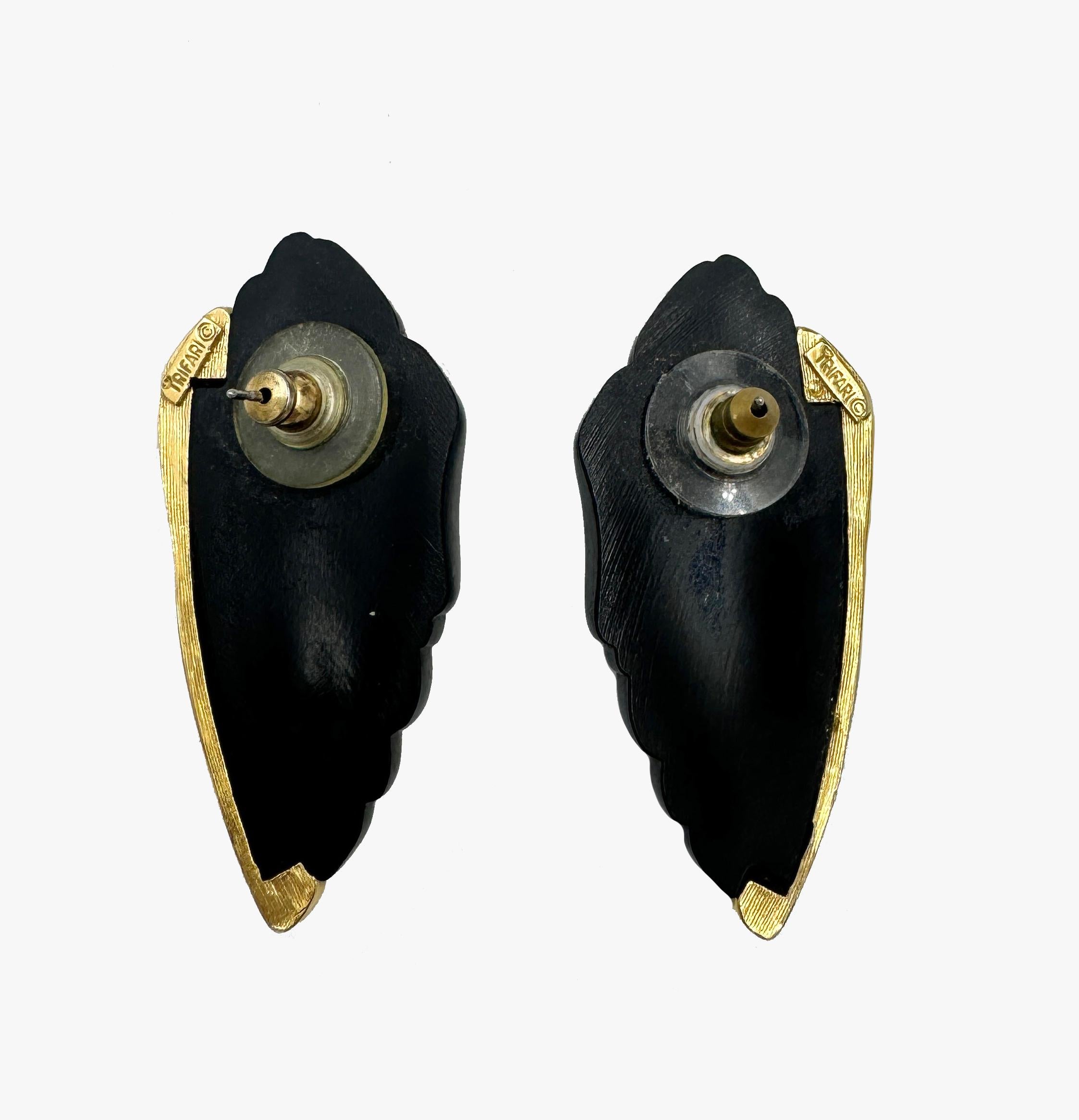 Women's or Men's Trifari necklace and earrings vintage set, 1990s For Sale