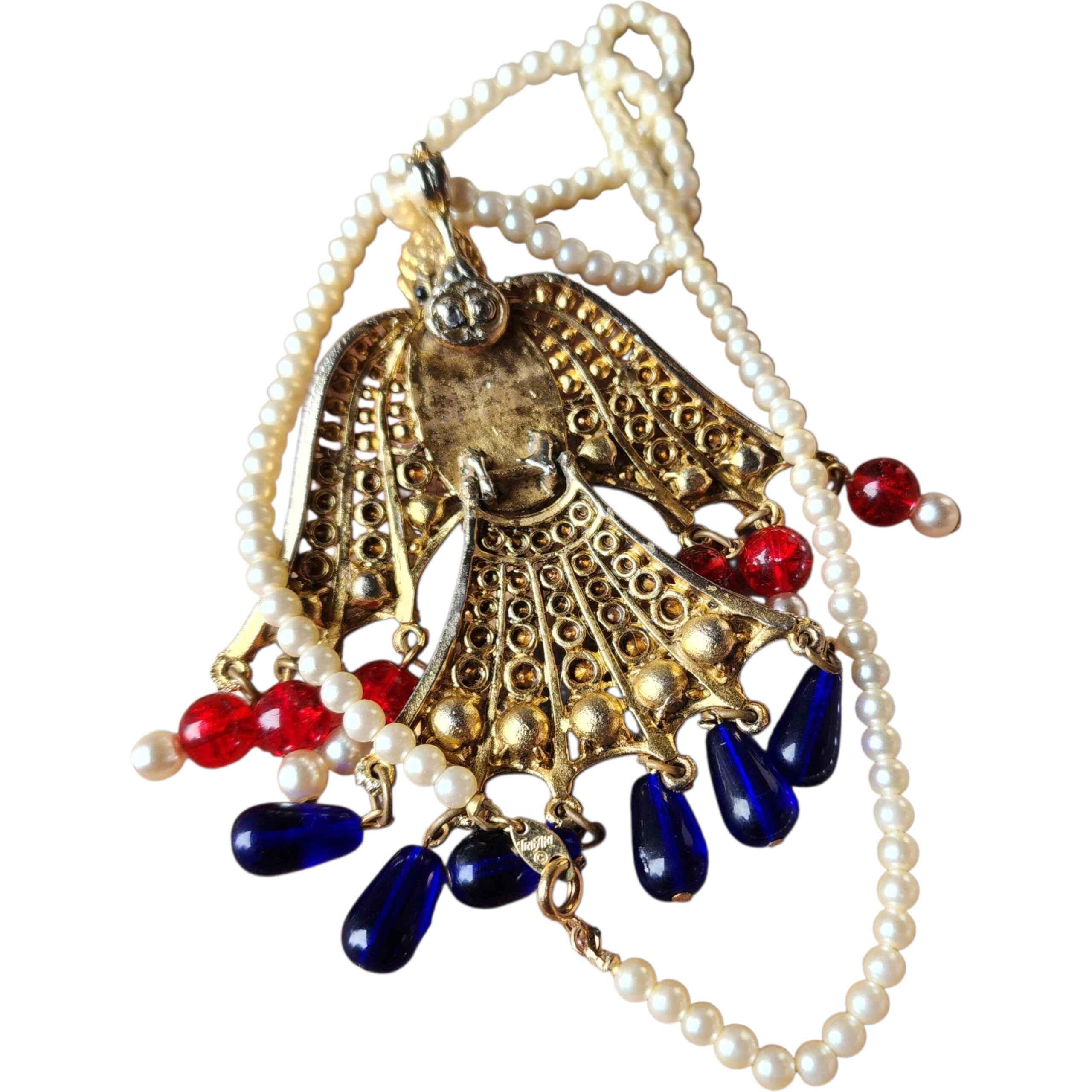 Collana con uccello patriottico di Trifari con perle finte, strass e cobalto In condizioni buone in vendita a Milford, DE