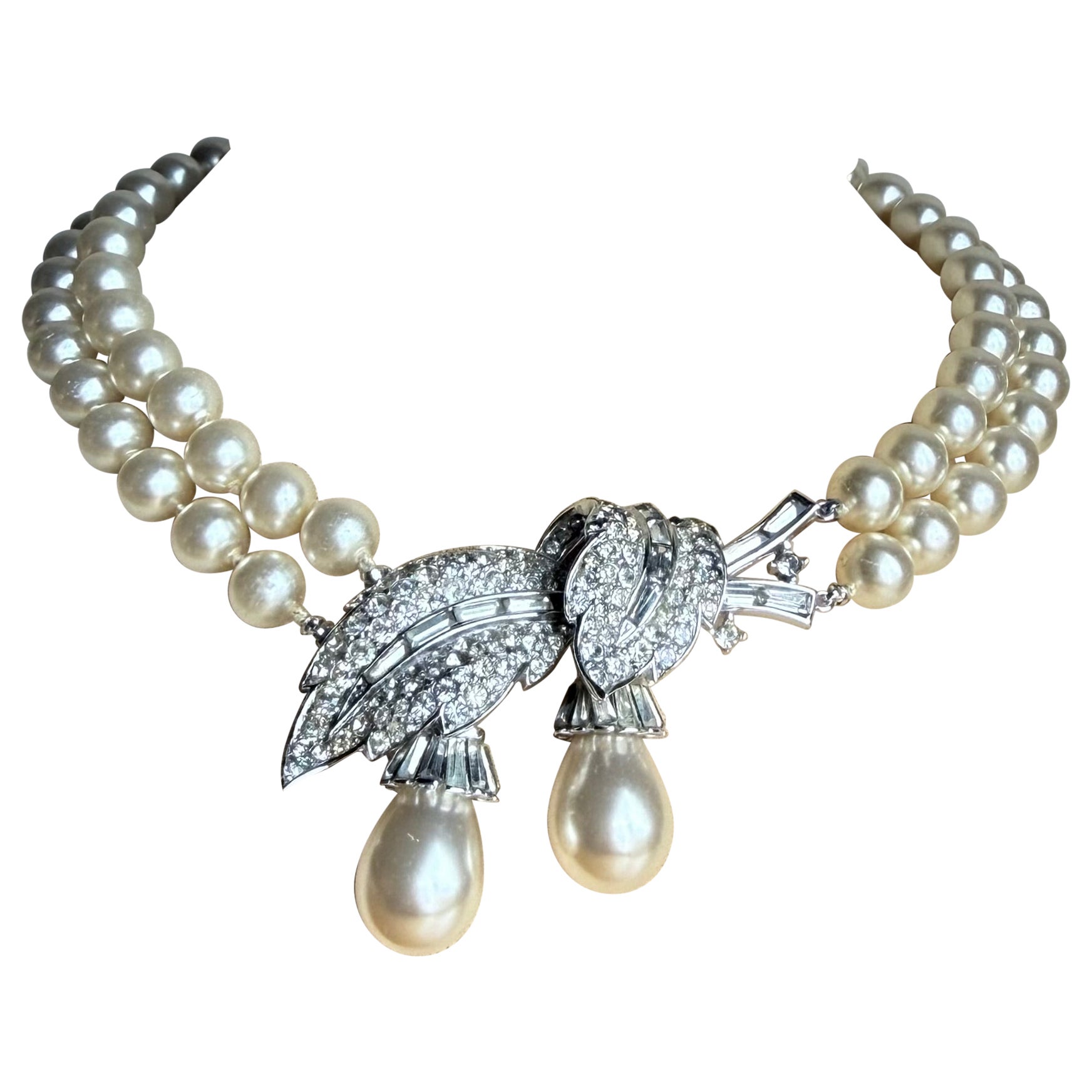 Collana con perle di Trifari in vendita