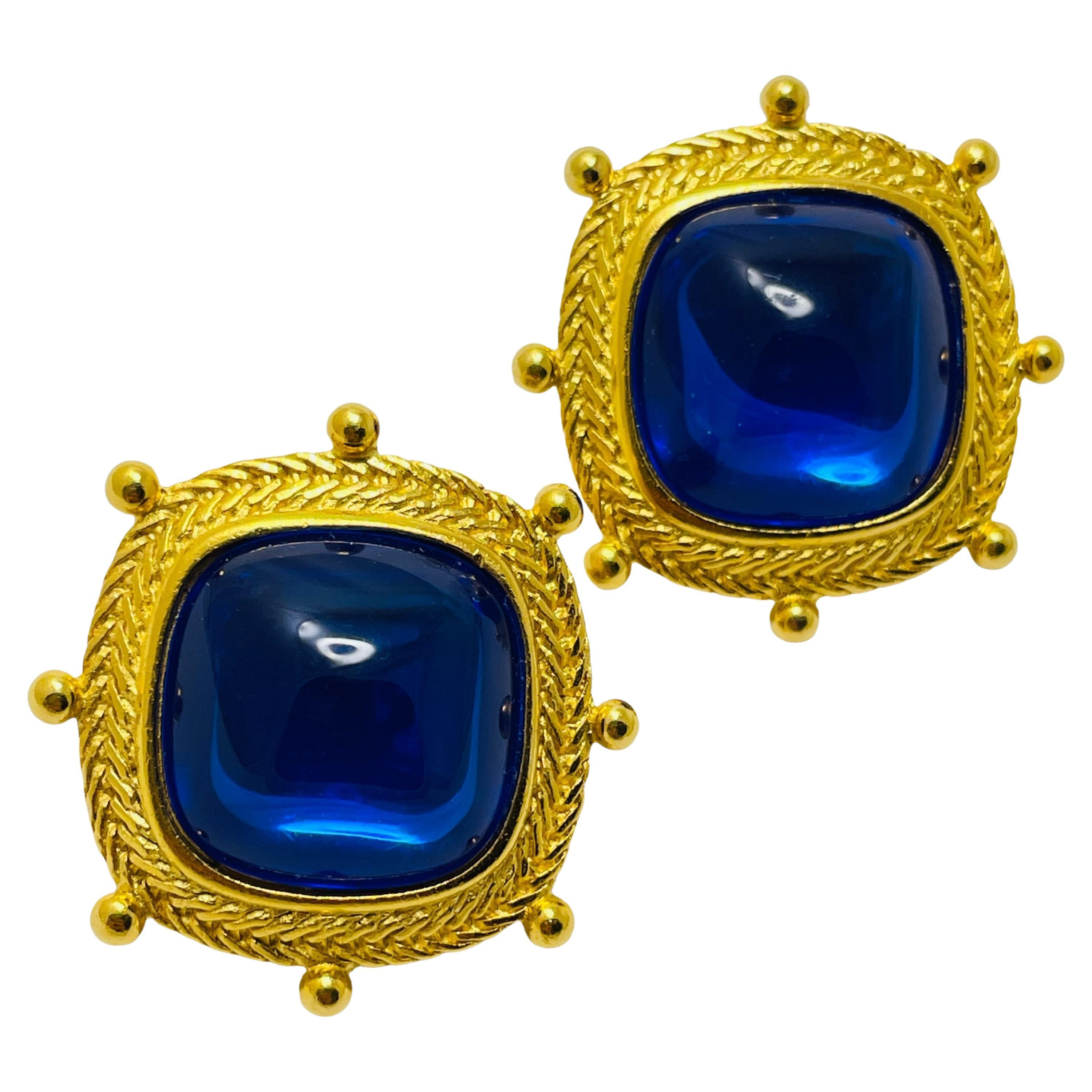 TRIFARI signed gold tone sapphire glass designer clip on earrings For Sale