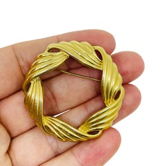 TRIFARI signed vintage gold tone circle designer brooch