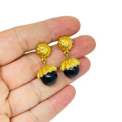 TRIFARI signed vintage gold tone dangle ball designer clip on earrings