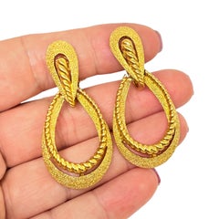 TRIFARI signed vintage gold tone door knocker designer clip on earrings