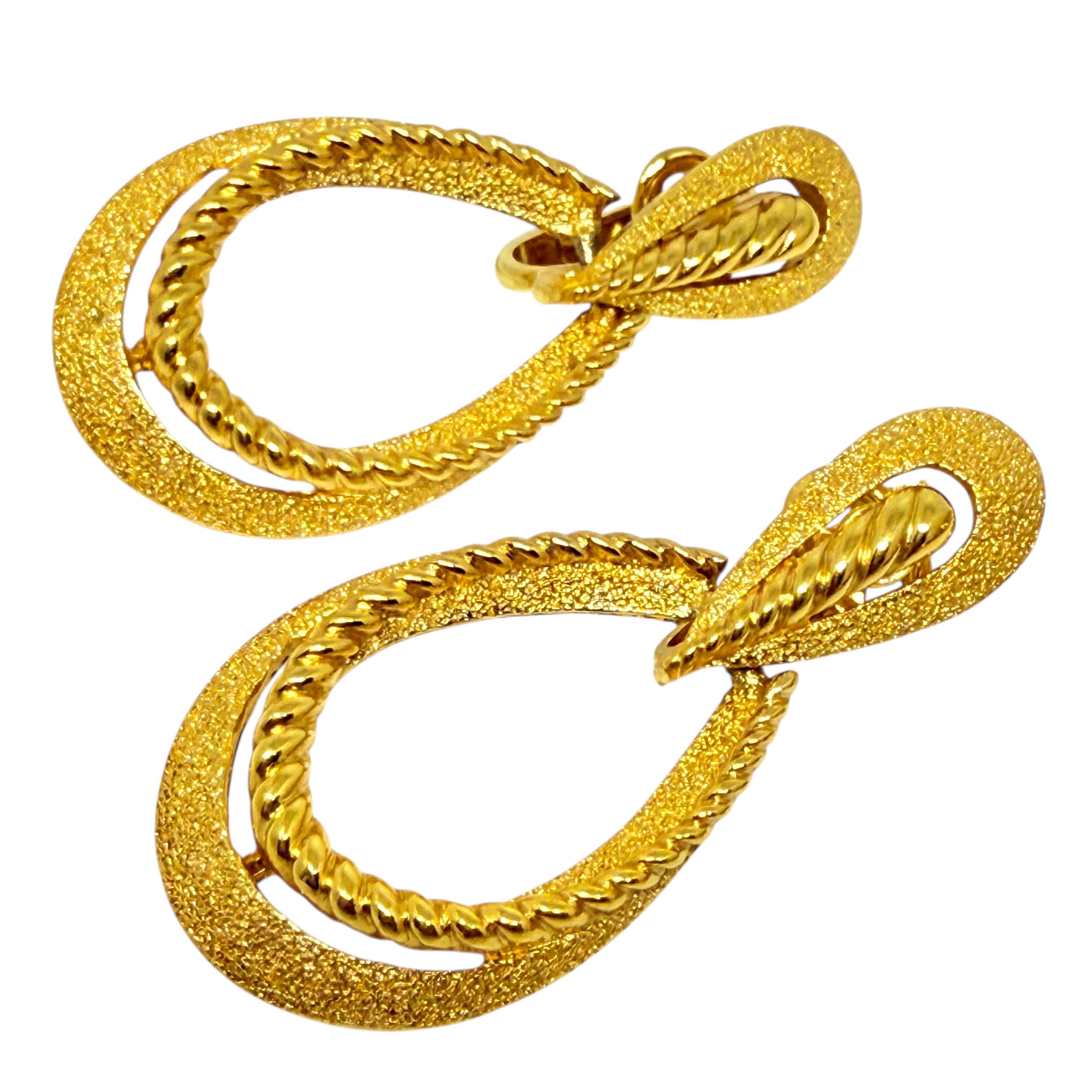 da uomo o donna Orecchini a clip firmati Trifari con battente d'epoca in oro in vendita