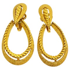 Orecchini a clip firmati Trifari con battente d'epoca in oro