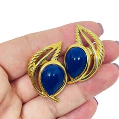 TRIFARI signiert Vintage Gold Ton faux Lapis Designer Clip auf Ohrringe
