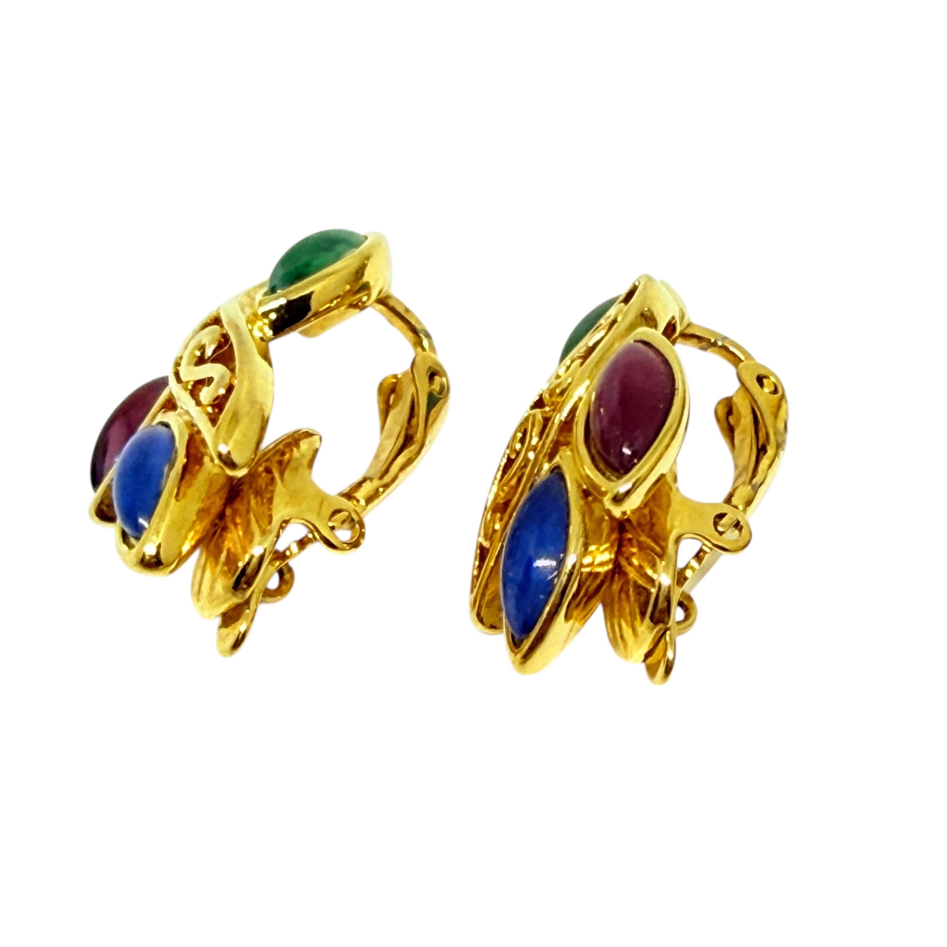 TRIFARI signiert Vintage Gold Ton Juwel Glas Designer Clip auf Ohrringe für Damen oder Herren im Angebot