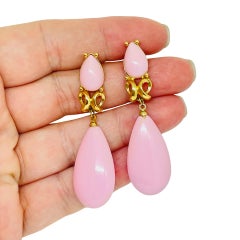 TRIFARI signed vintage gold tone pink lucite drop designer pierced earrings