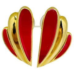 Pendientes de diseño vintage de TRIFARI, con tono dorado y esmalte rojo, con aberturas
