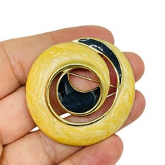 TRIFARI signed vintage gold tone swirl enamel designer brooch