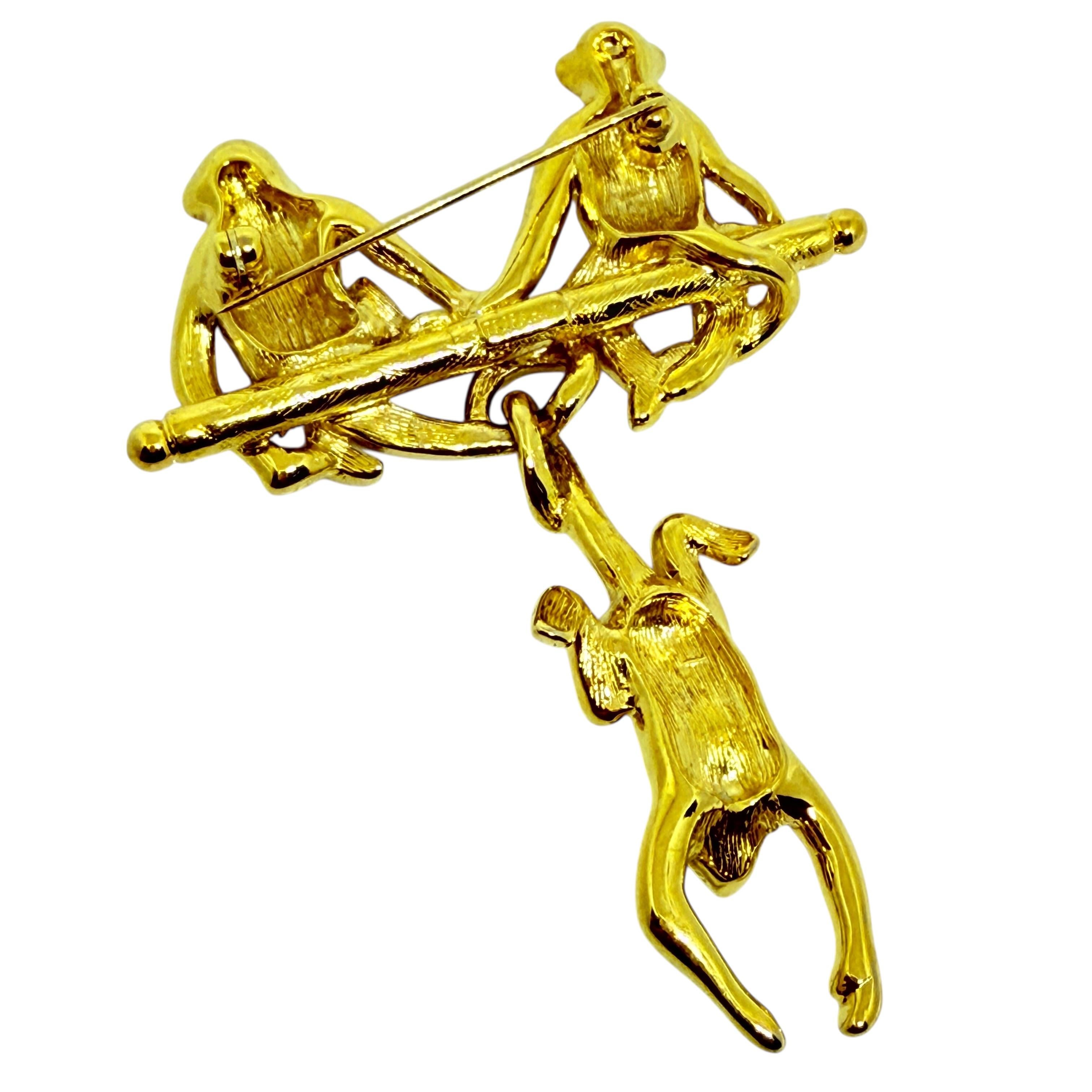 TRIFARI signed vintage gold tone three monkeys designer brooch In Good Condition For Sale In Palos Hills, IL