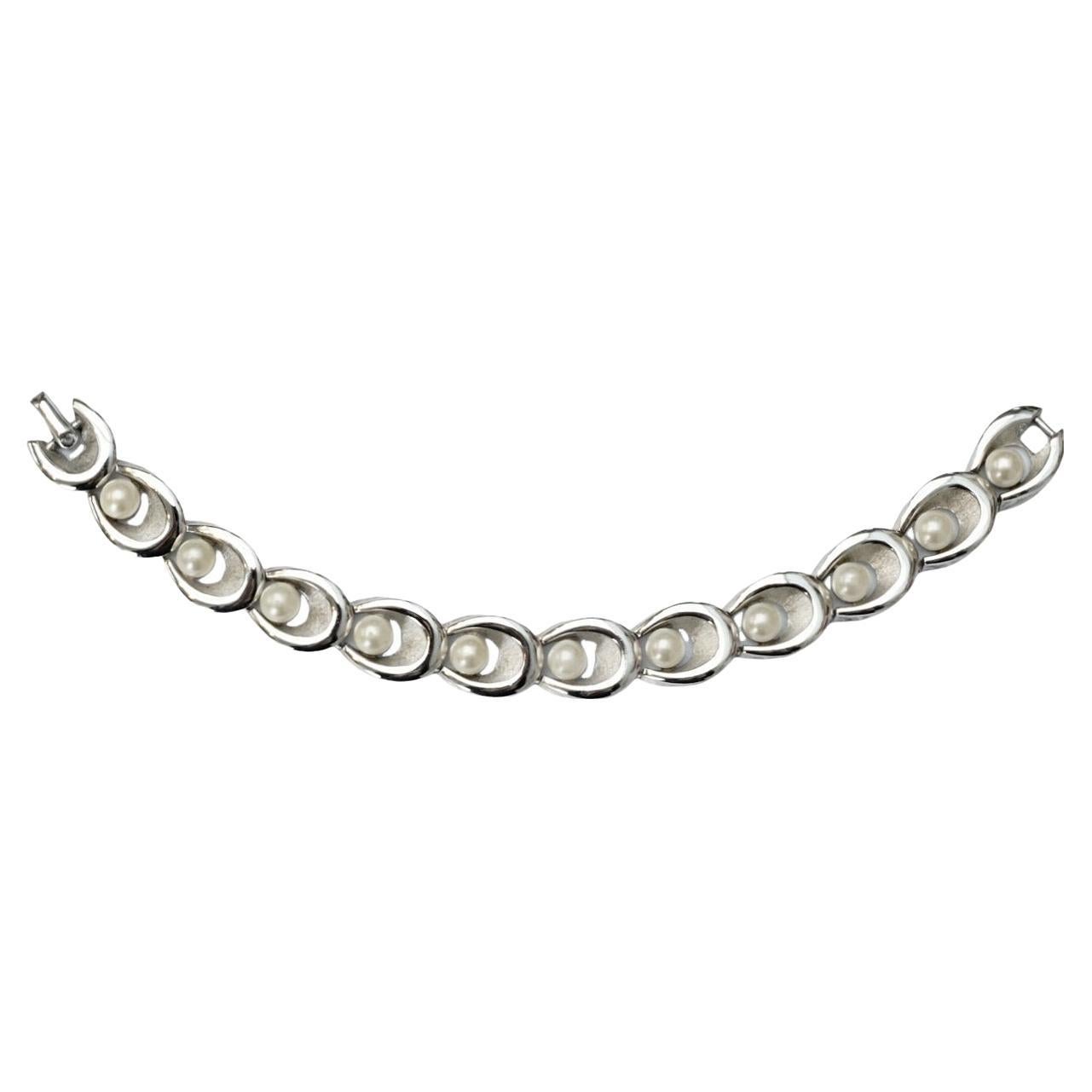 Women's or Men's Trifari Silver Plated Brushed and Shiny Bracelet with Faux Pearls circa 1960s For Sale