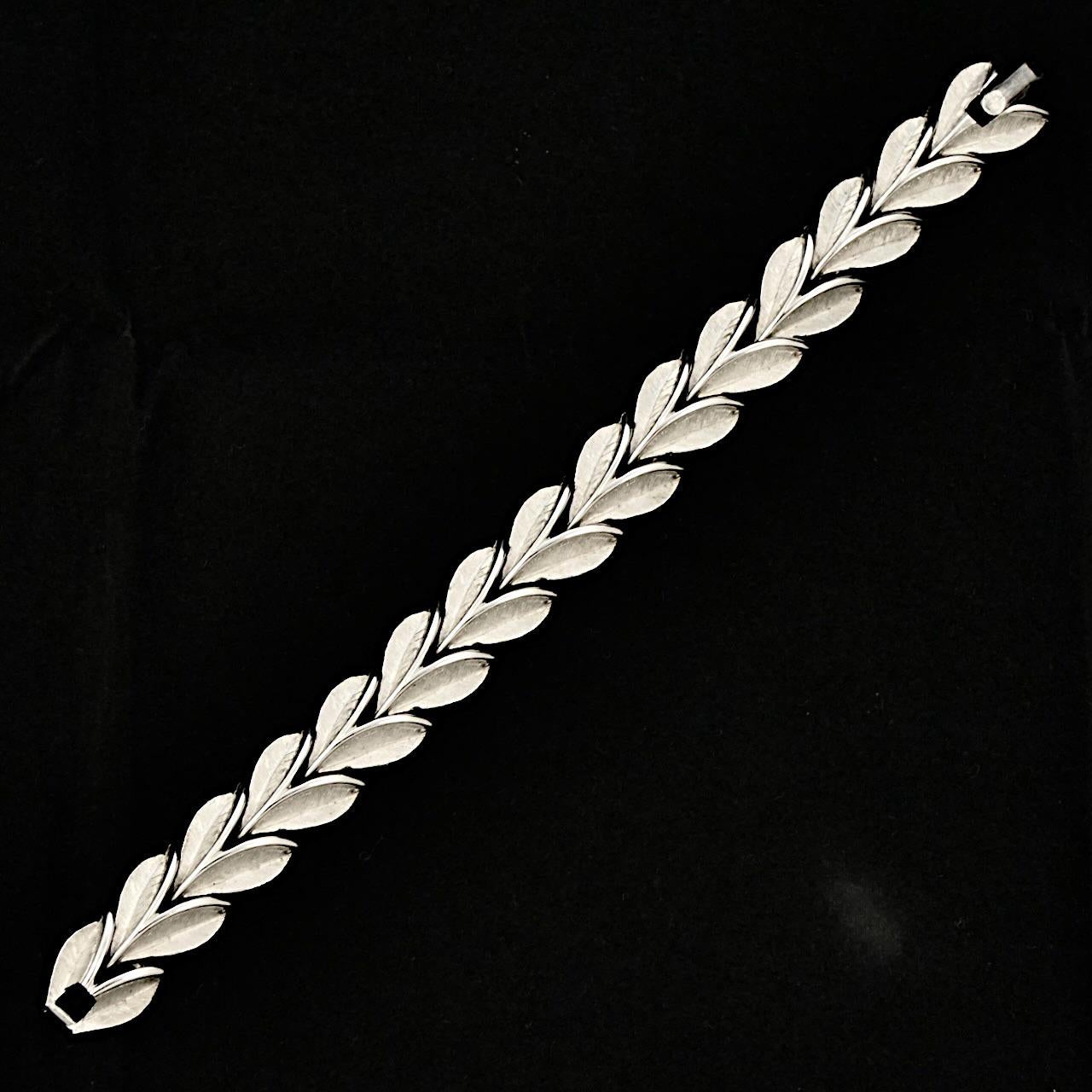 Trifari Silver Plated Brushed and Shiny Leaves Link Bracelet circa 1960s For Sale 3