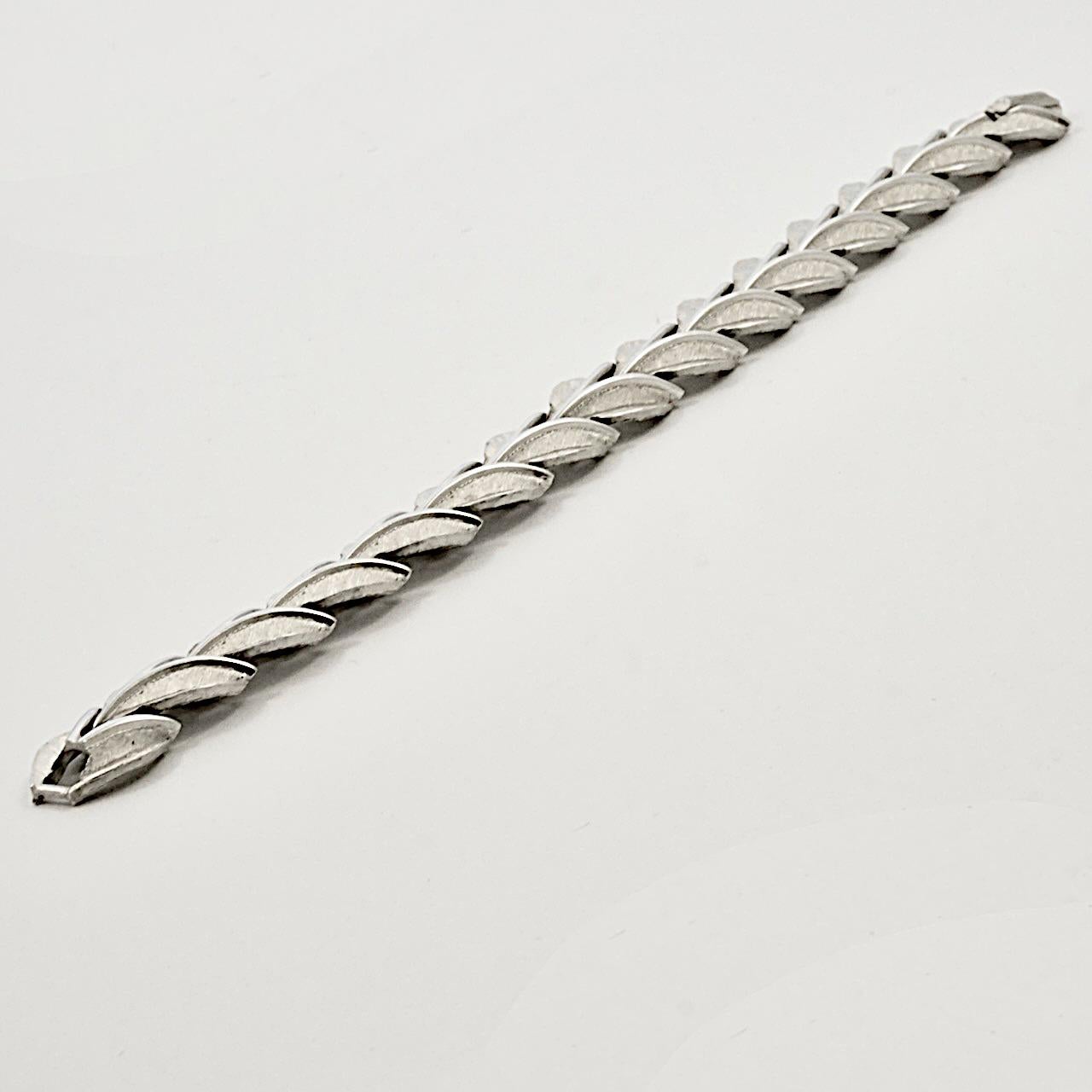 Women's or Men's Trifari Silver Plated Brushed and Shiny Leaves Link Bracelet circa 1960s For Sale