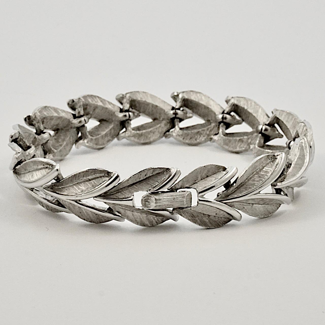 Trifari Silver Plated Brushed and Shiny Leaves Link Bracelet circa 1960s For Sale 1
