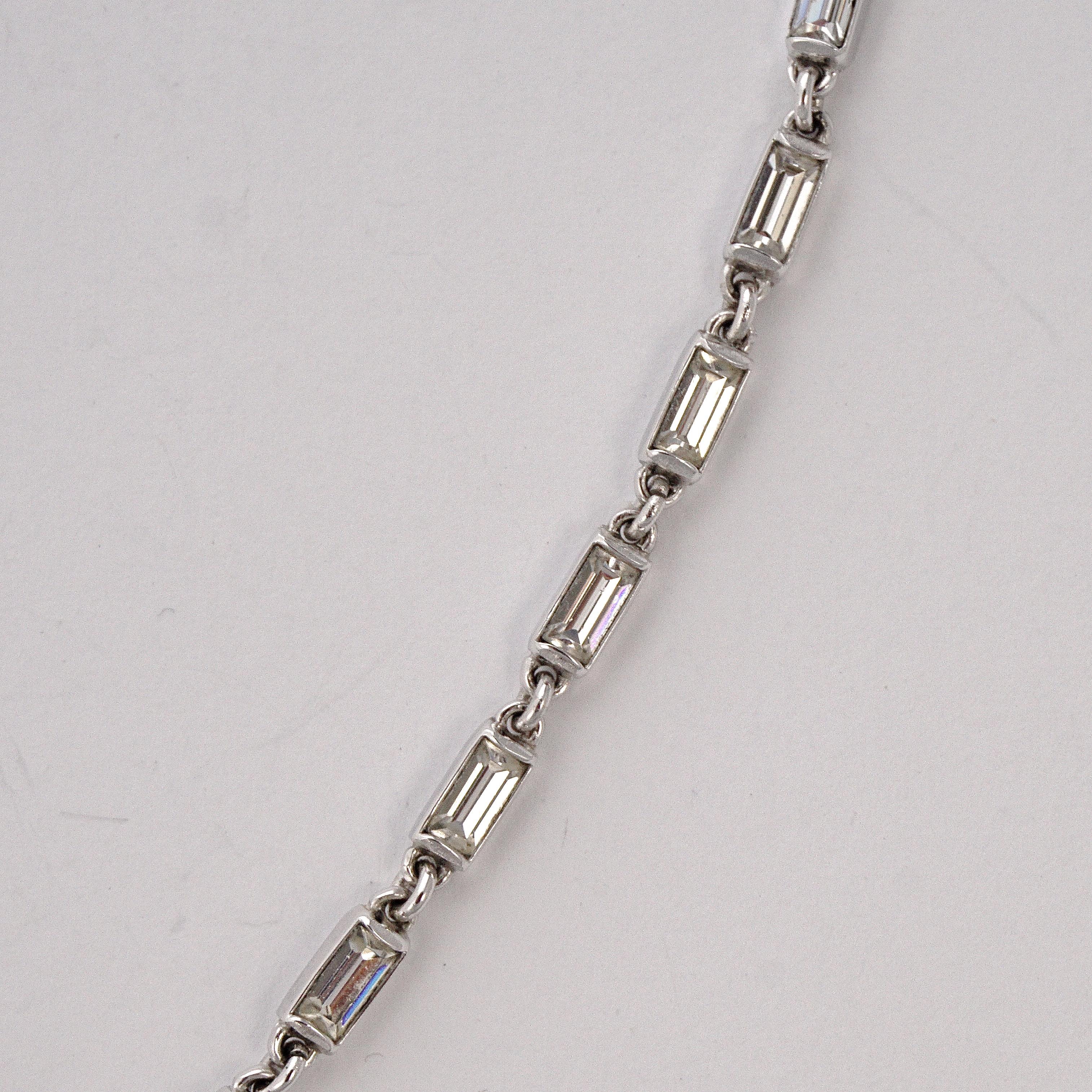 Trifari Silberfarbener Strass Tremblant Anhänger und Halskette ca. 1950er Jahre im Angebot 1