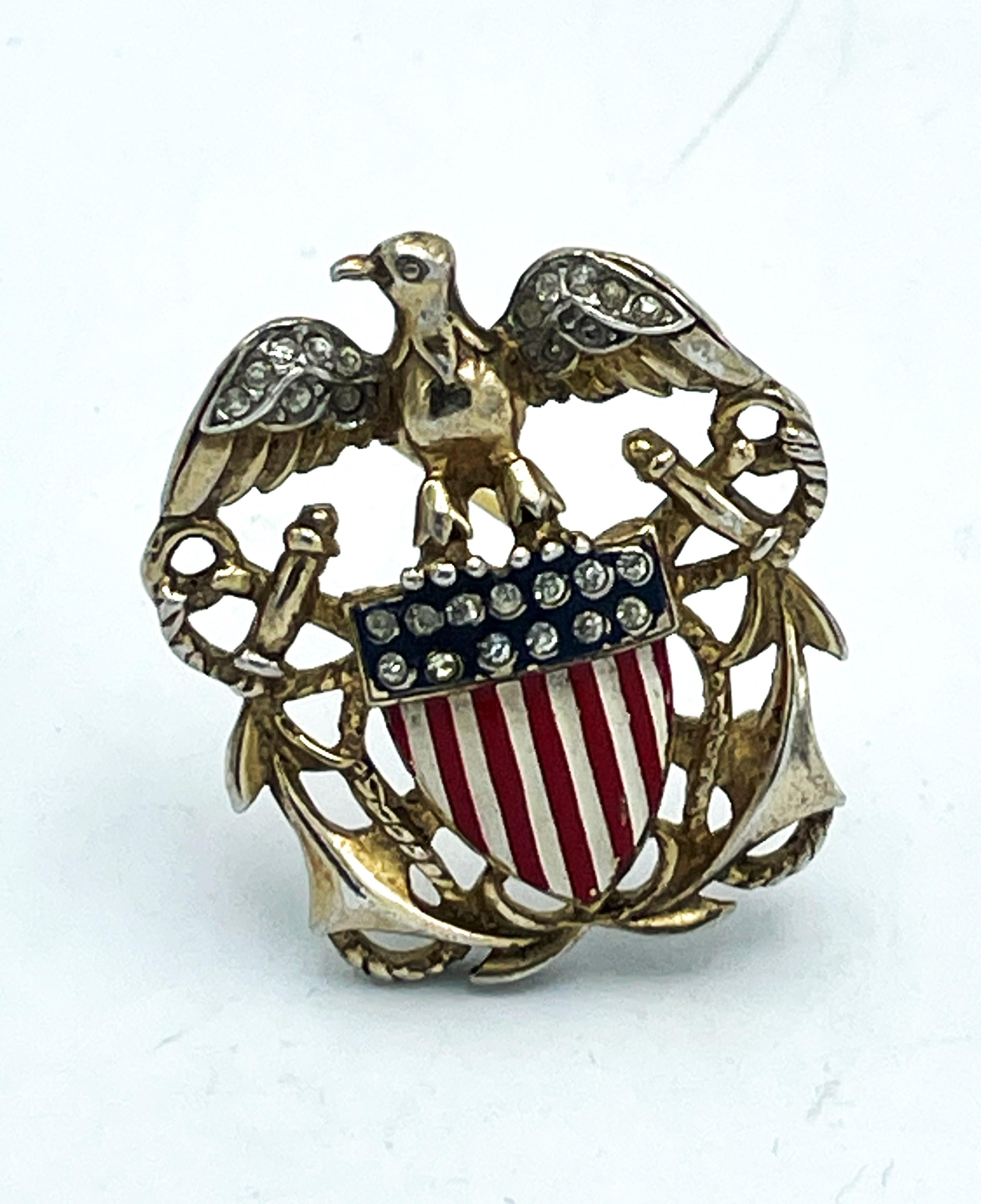 TRIFARI STERLING WW2 patriotic Eagle and crossed Anchors US Navy brooch, 1940's In Good Condition For Sale In Stuttgart, DE