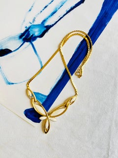 Trifari Vintage 1980s Cream White Enamel Clover Triangle Flower Pendant Necklace