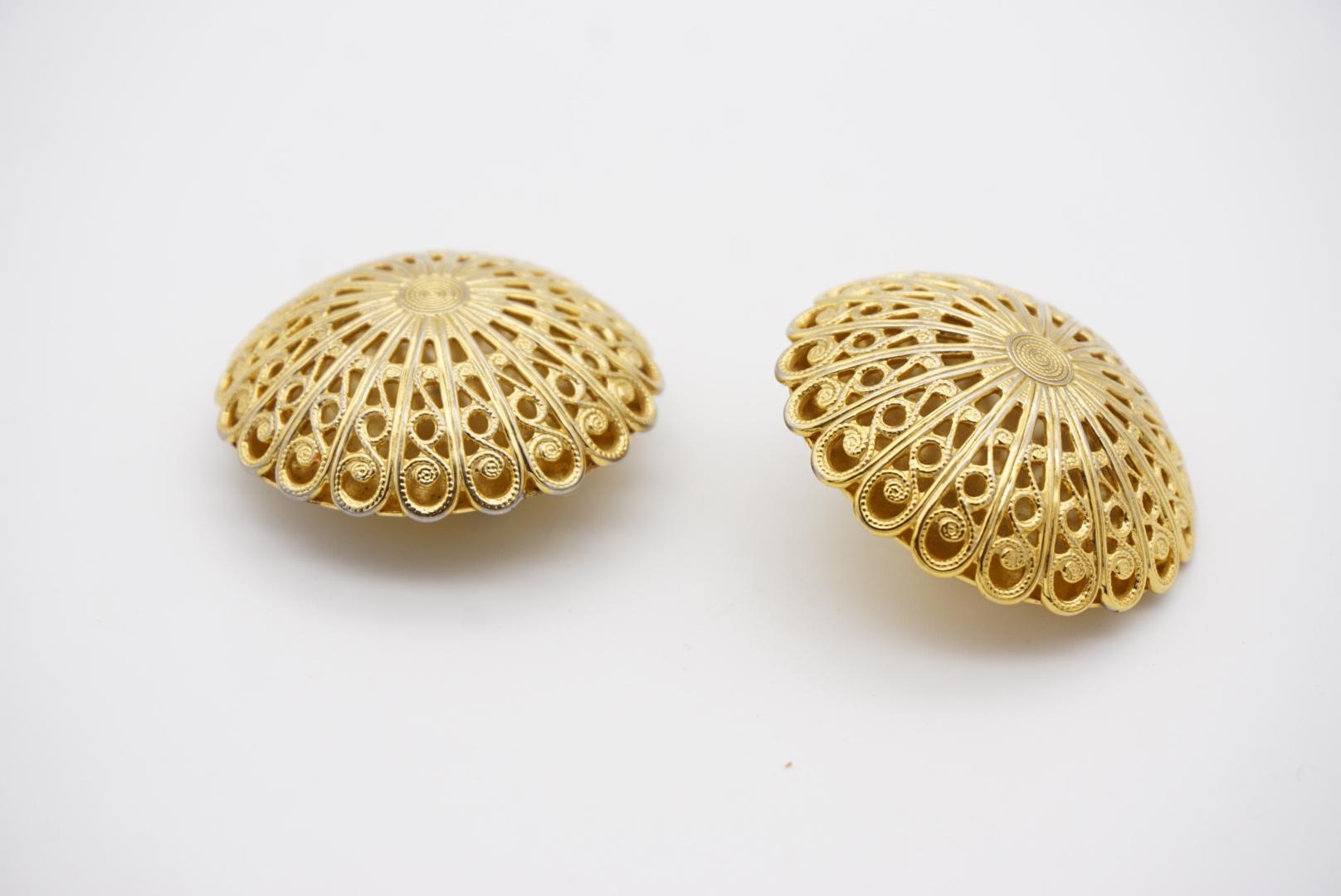 Women's or Men's Trifari Vintage 1980s Large Round Circle Flower Dome Openwork Clip Gold Earrings For Sale