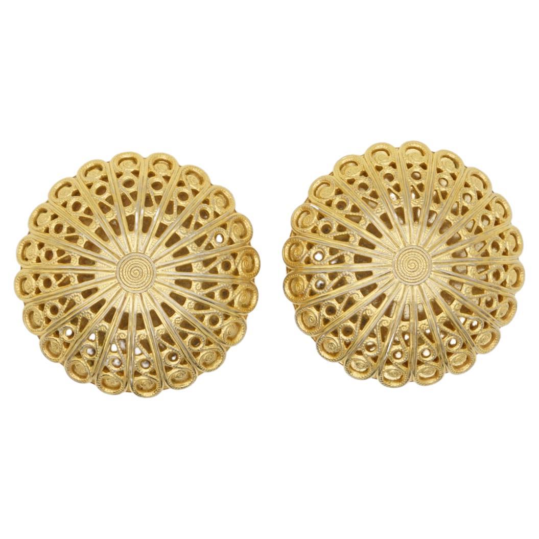 Trifari Vintage 1980s Large Round Circle Flower Dome Openwork Clip Gold Earrings For Sale