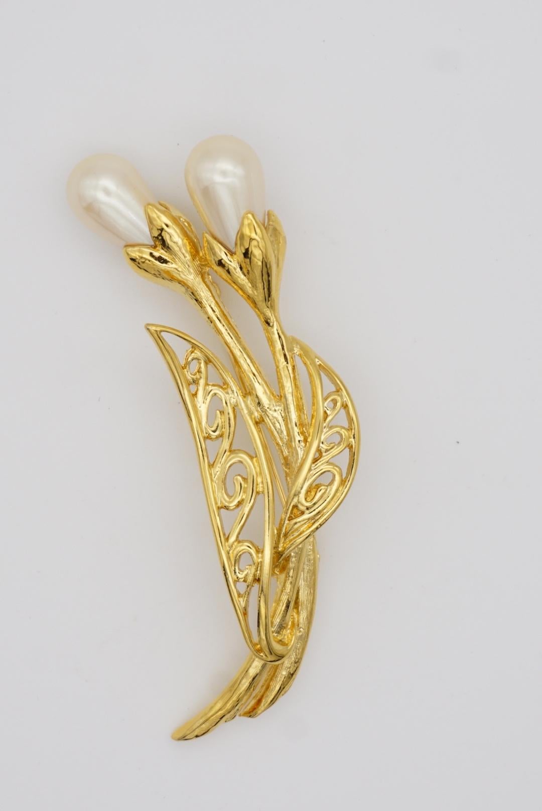 Trifari Vintage 1980s Lily Flower Leaf Bouquet Pearl Gold Openwork Hollow Brooch In Excellent Condition In Wokingham, England