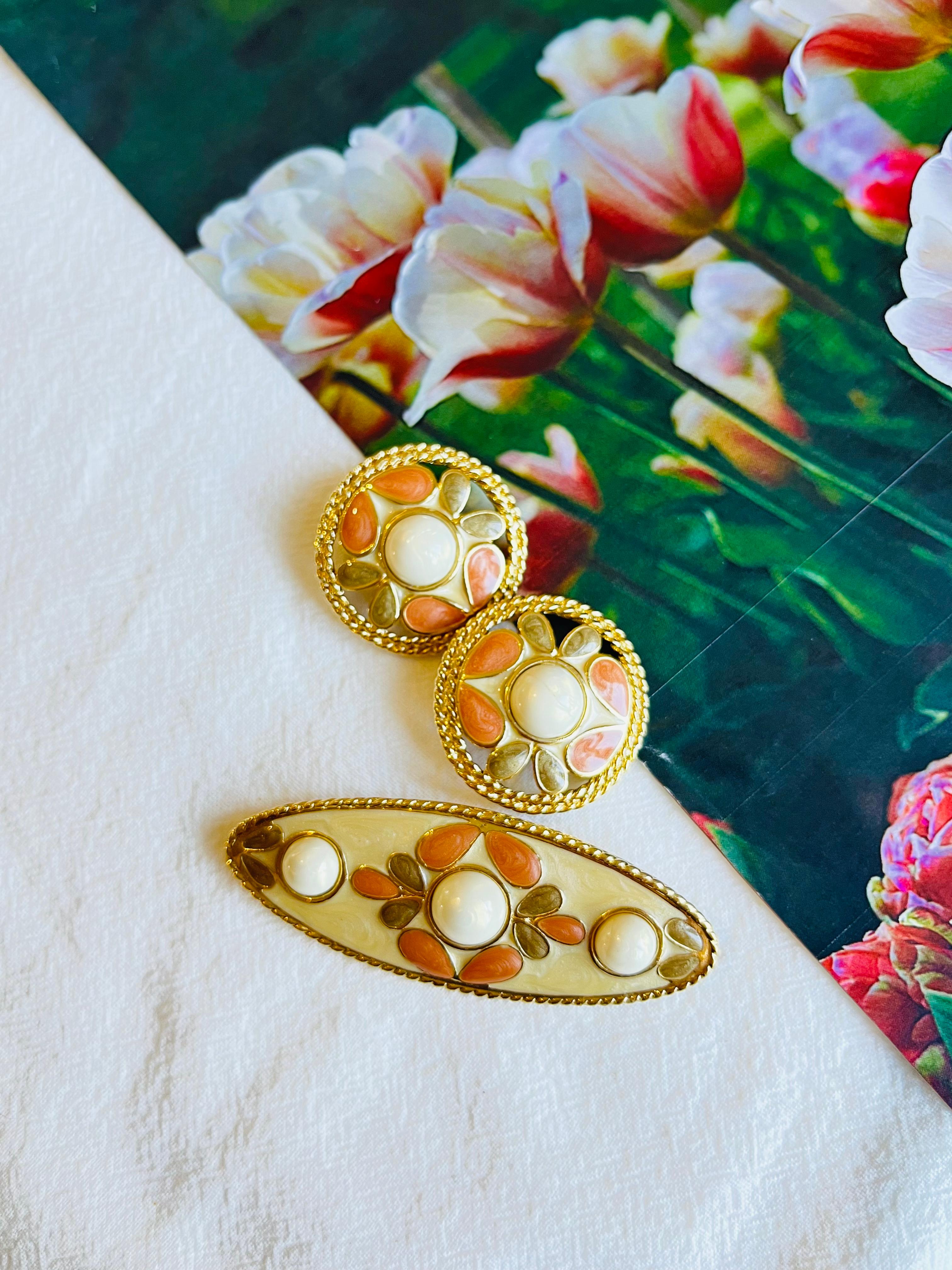 Trifari Vintage 1980s Pink Grey Enamel Flower White Pearl Set Earrings Brooch In Excellent Condition In Wokingham, England