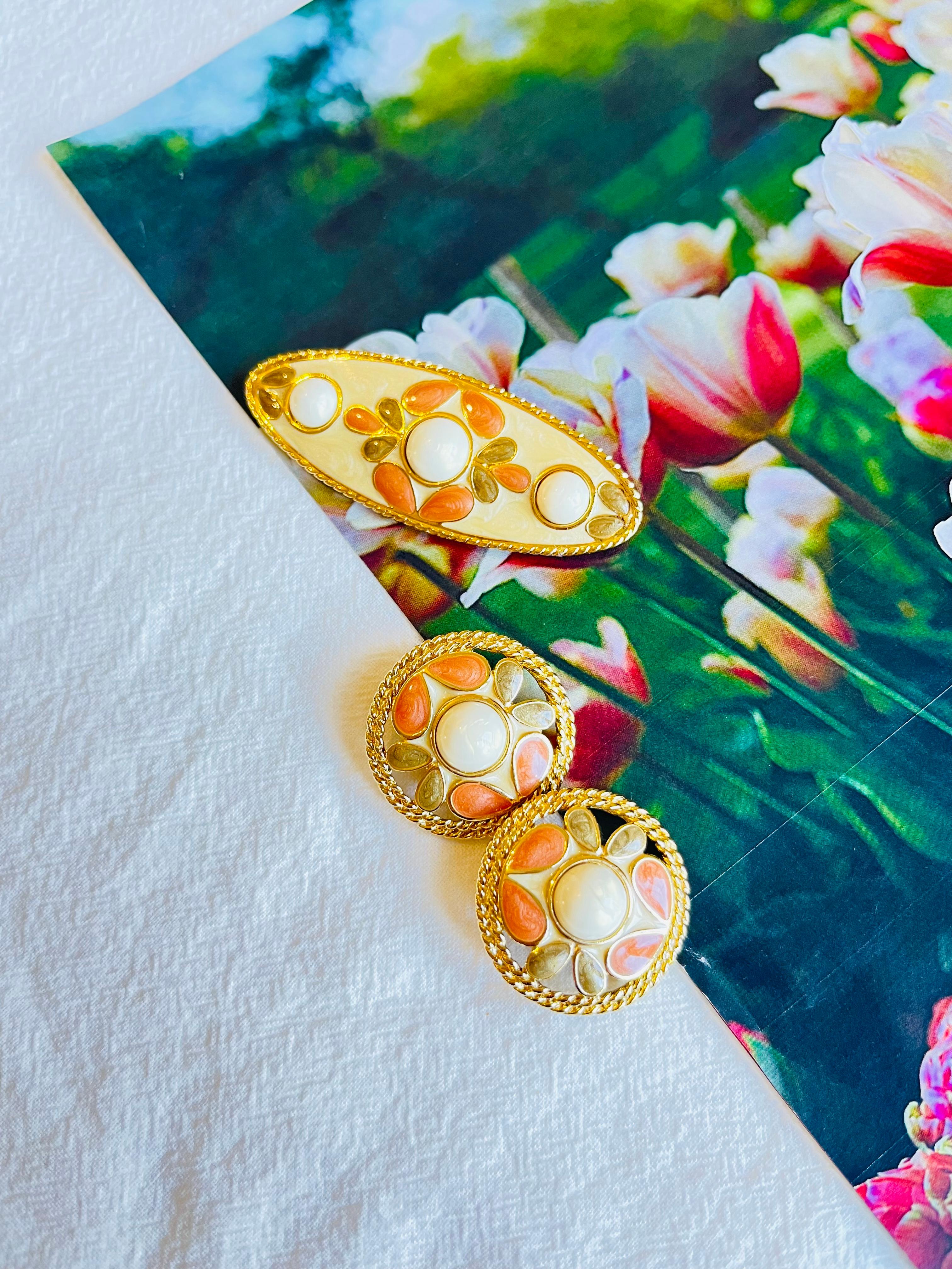 Women's or Men's Trifari Vintage 1980s Pink Grey Enamel Flower White Pearl Set Earrings Brooch