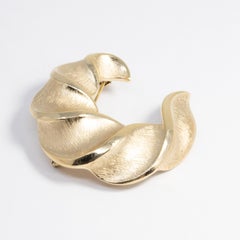 Trifari Vintage Gold Open Wreath Pin Brooch