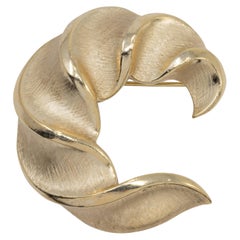 Trifari Vintage Gold Open Wreath Pin Brooch