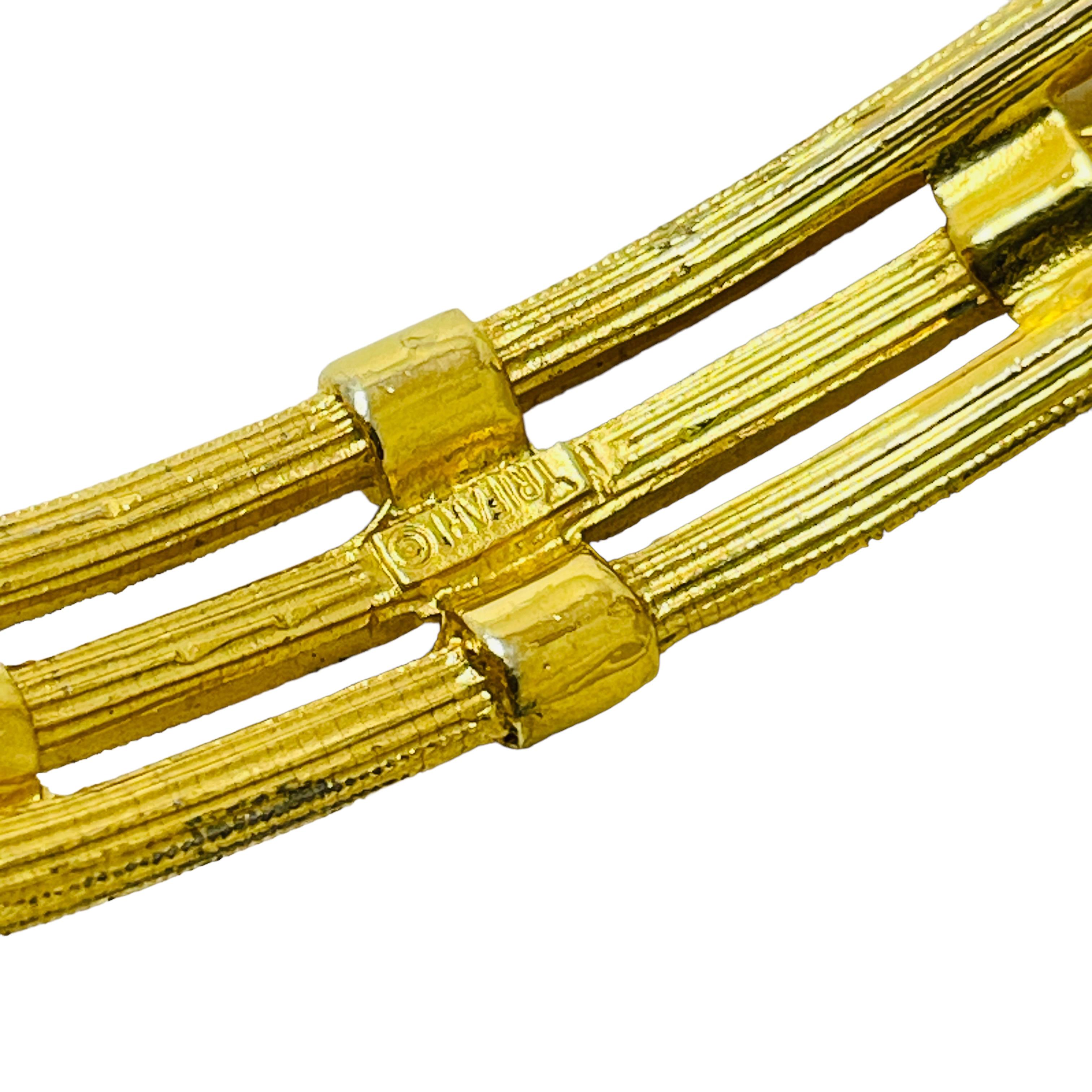 TRIFARI vintage gold tone designer cuff bracelet In Good Condition For Sale In Palos Hills, IL