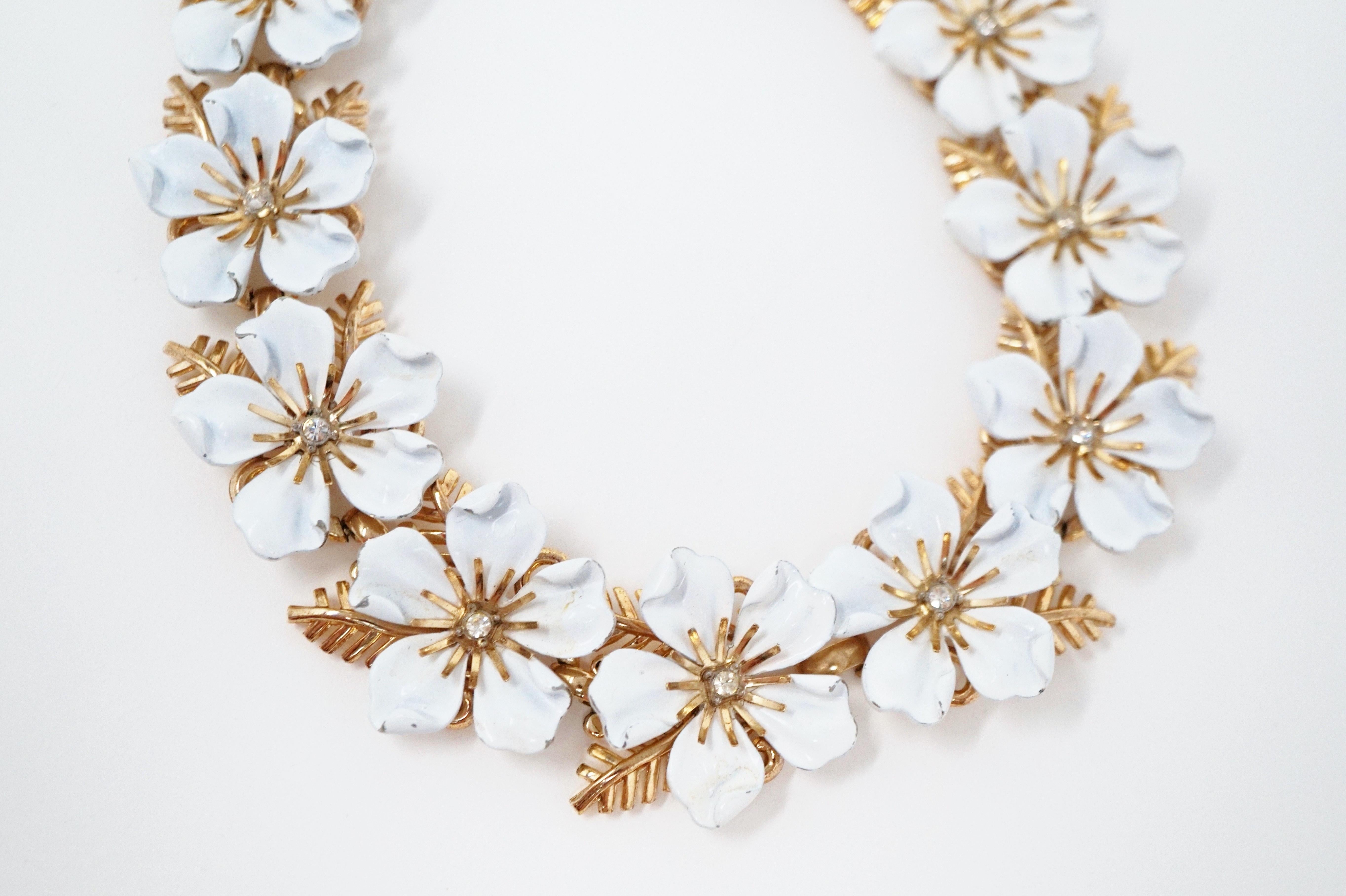 white flower choker necklace