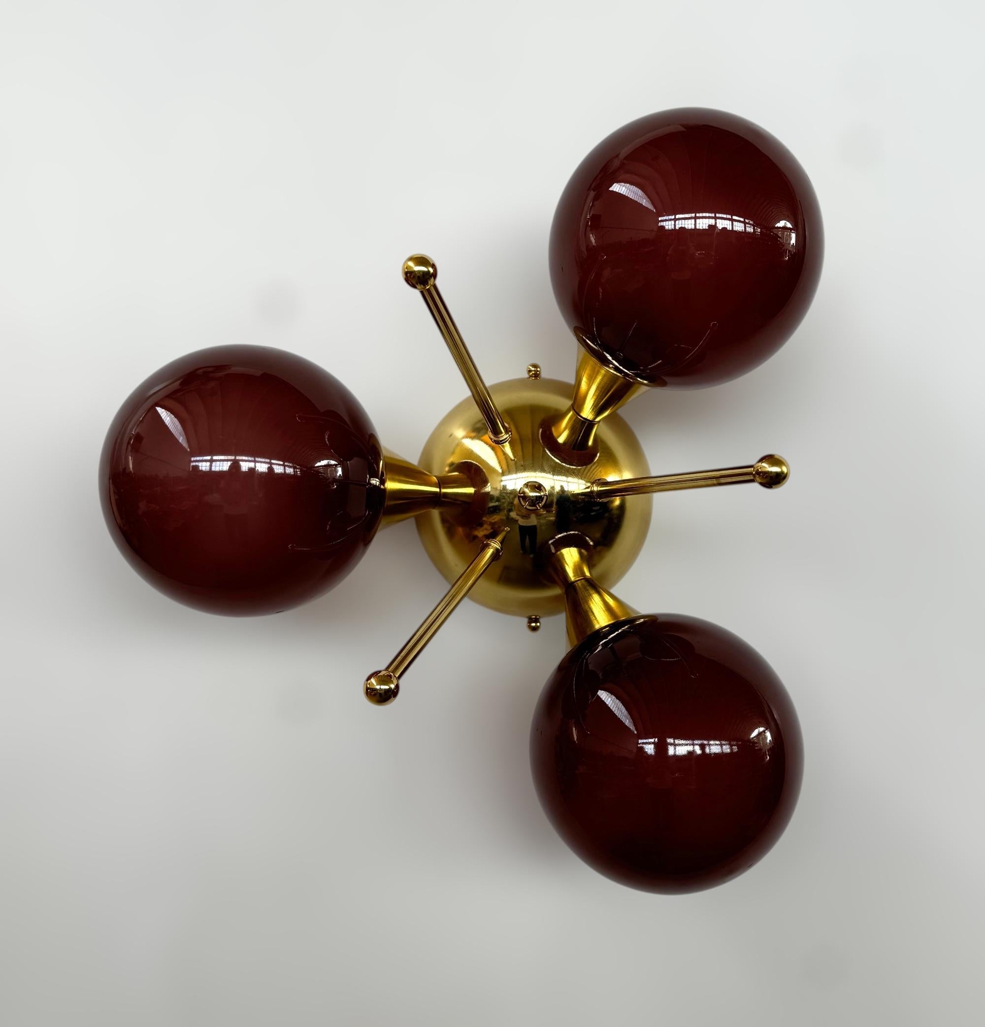 Mid-Century moderno Plafoniera a globo Trifoglio di FABIO LTD in vendita