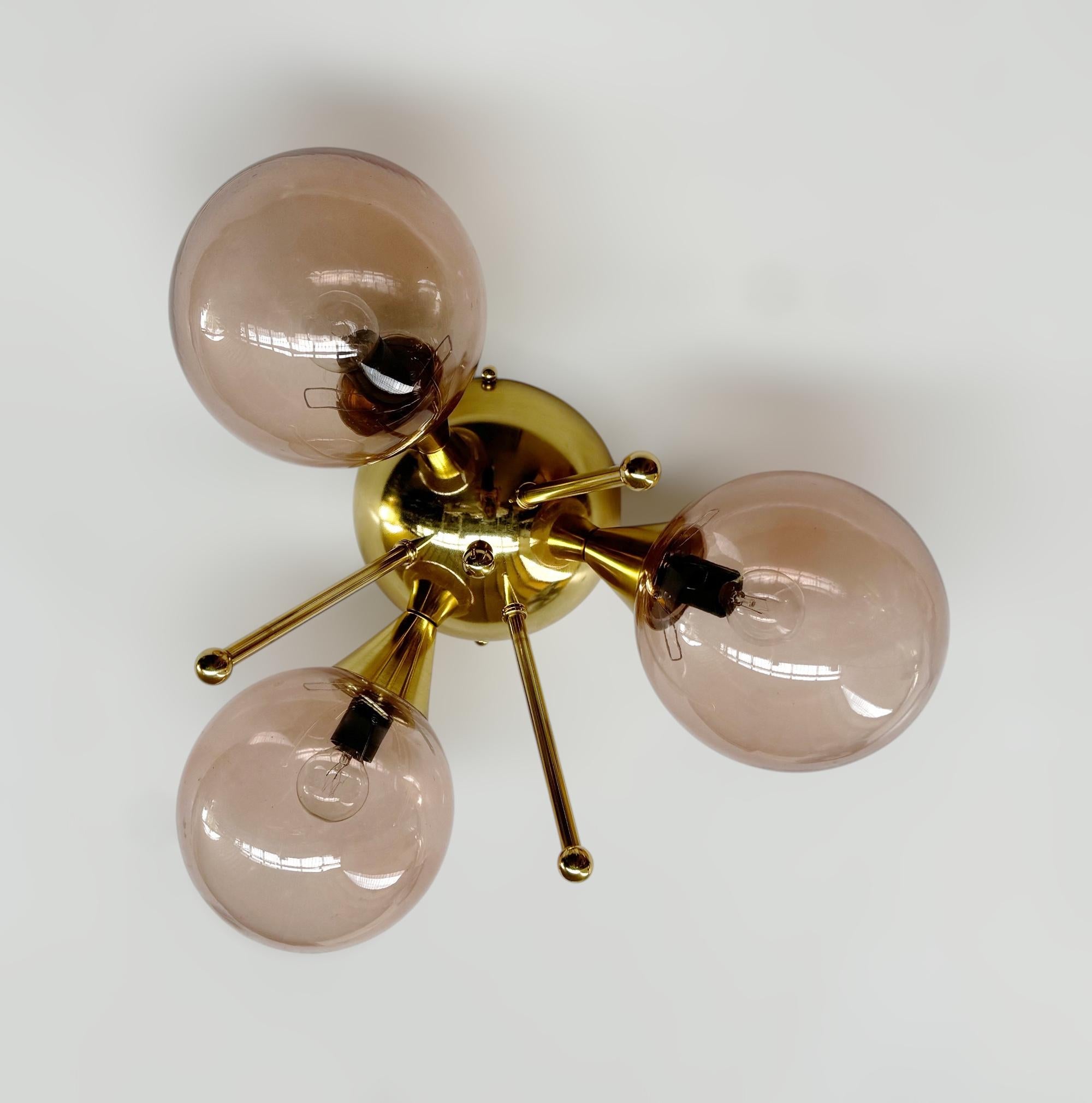 Trifoglio Globe Flush Mount von Fabio Ltd (Italienisch) im Angebot