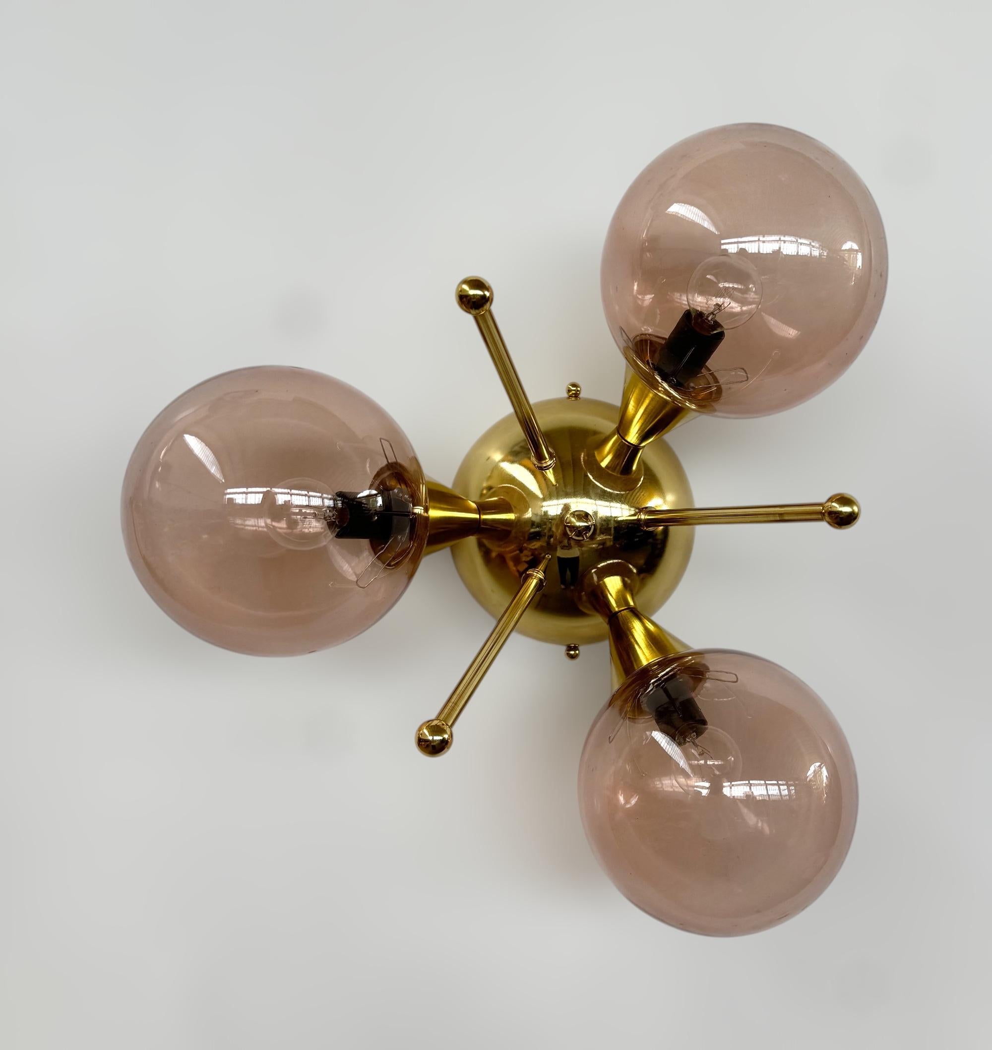 Trifoglio Globe Flush Mount von Fabio Ltd im Zustand „Neu“ im Angebot in Los Angeles, CA