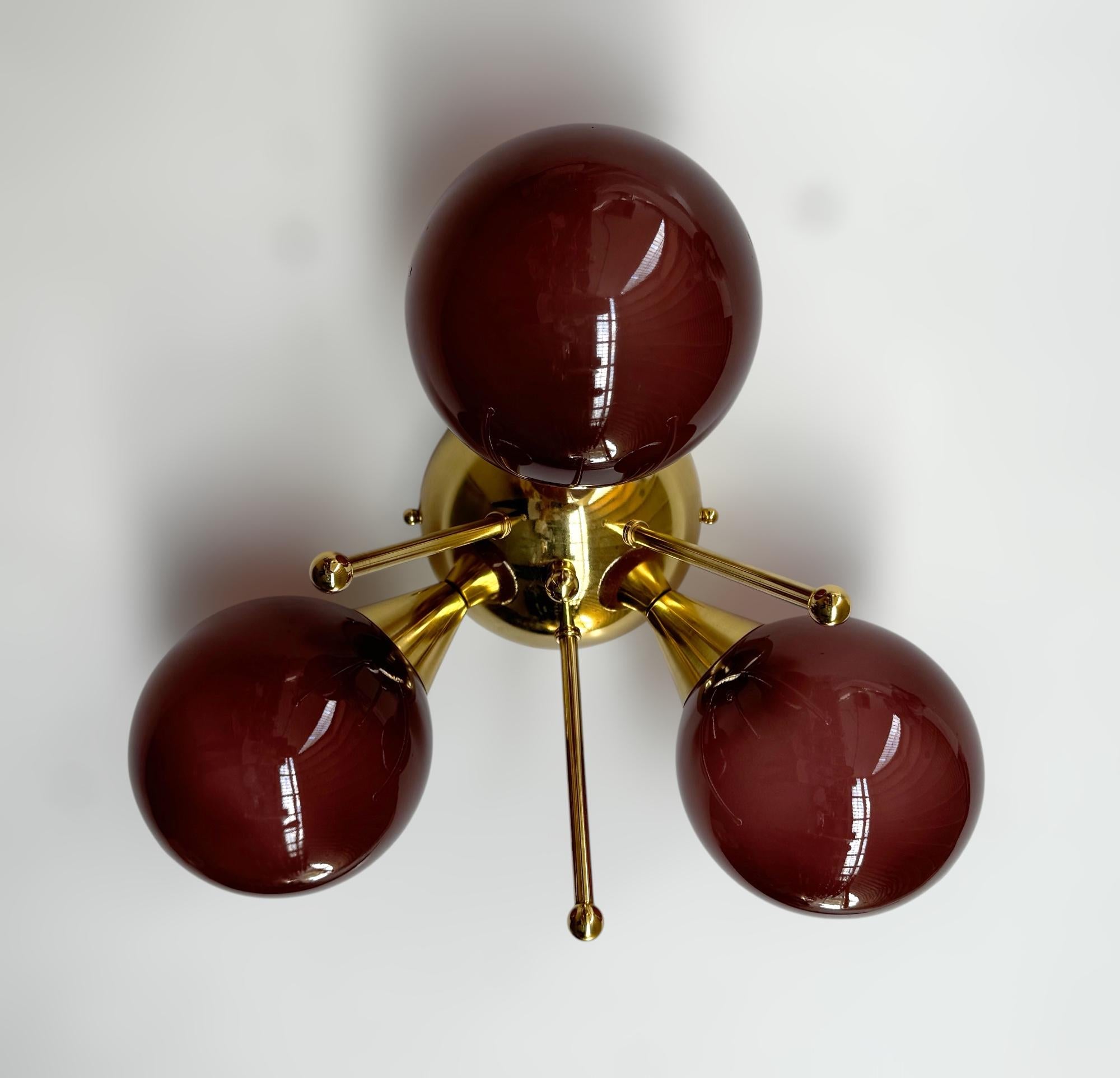 Ottone Plafoniera a globo Trifoglio di FABIO LTD in vendita