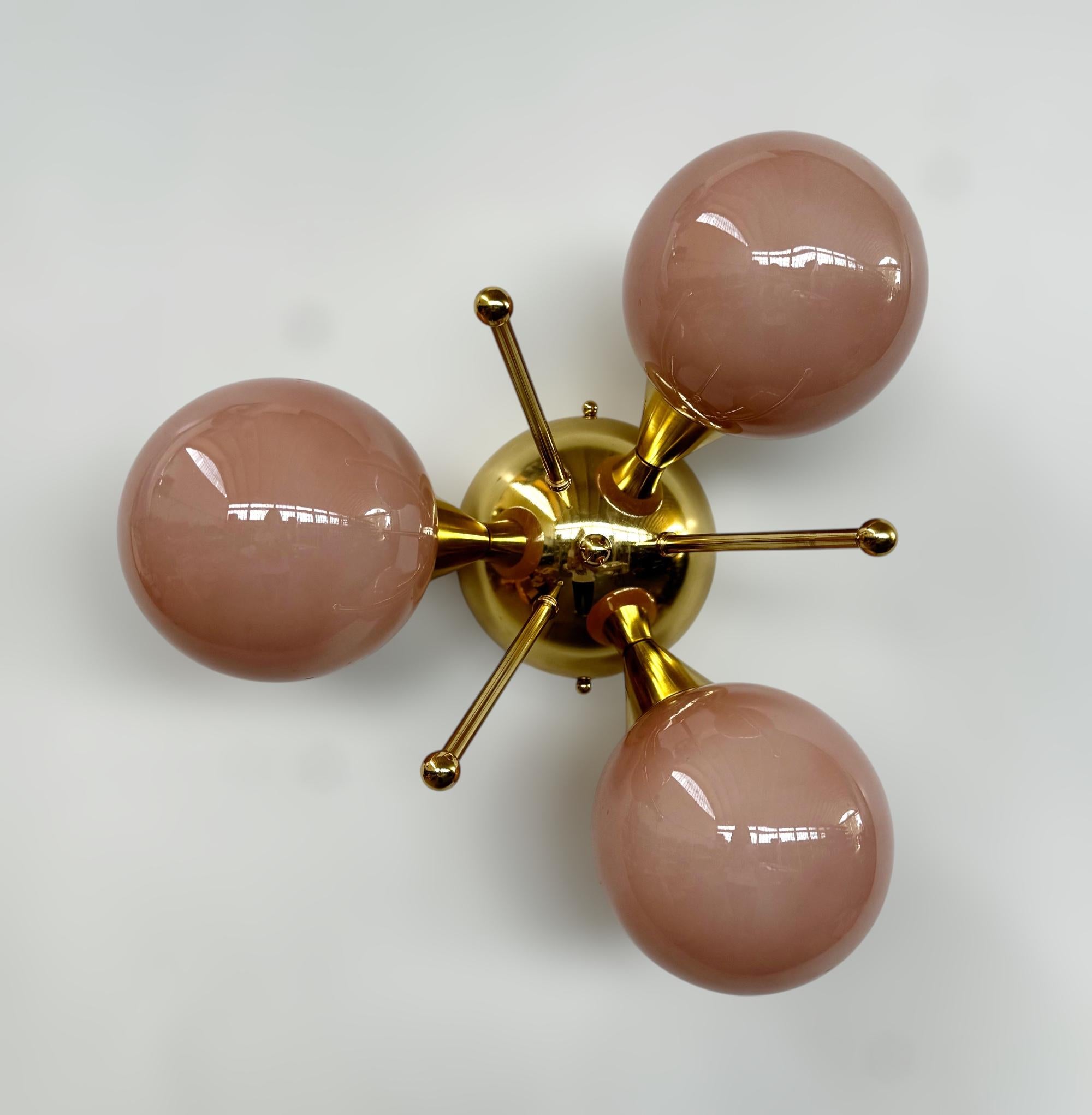 Ottone Plafoniera a globo Trifoglio di FABIO LTD in vendita