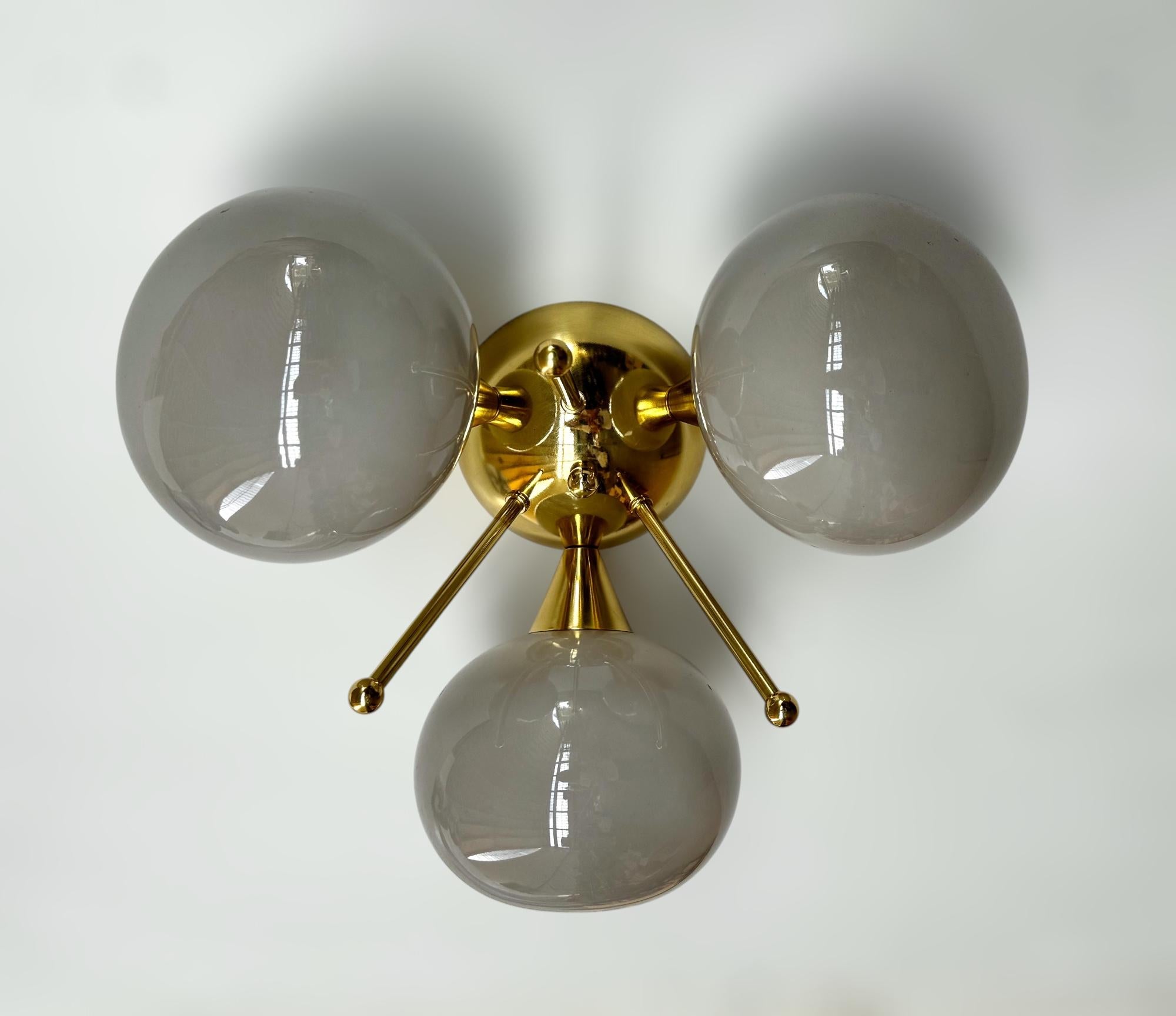 Mid-Century moderno Plafoniera Trifoglio Pebble di FABIO LTD in vendita