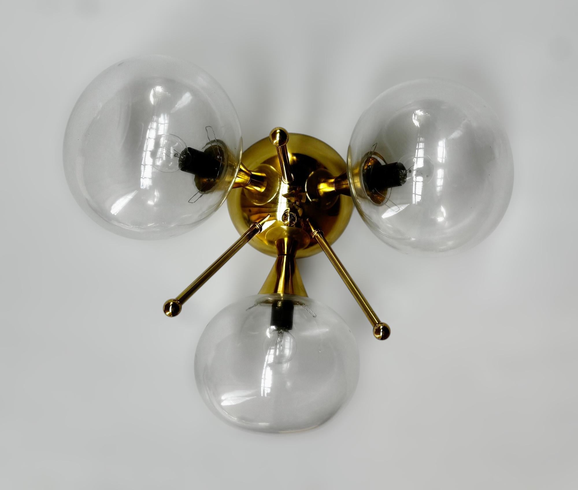 Mid-Century moderno Plafoniera Trifoglio Pebble di FABIO LTD in vendita