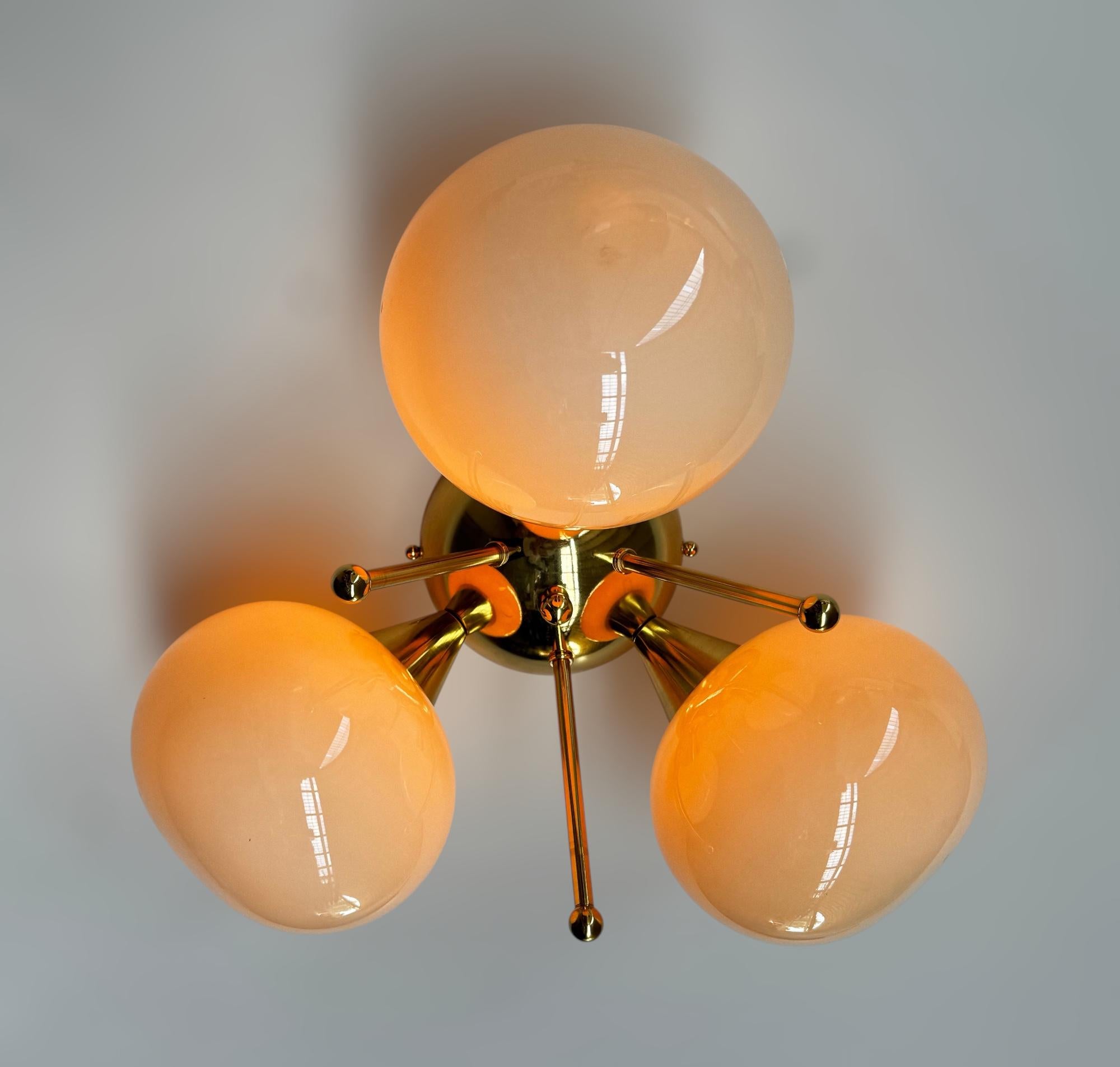 XXI secolo e contemporaneo Plafoniera Trifoglio Pebble di FABIO LTD in vendita