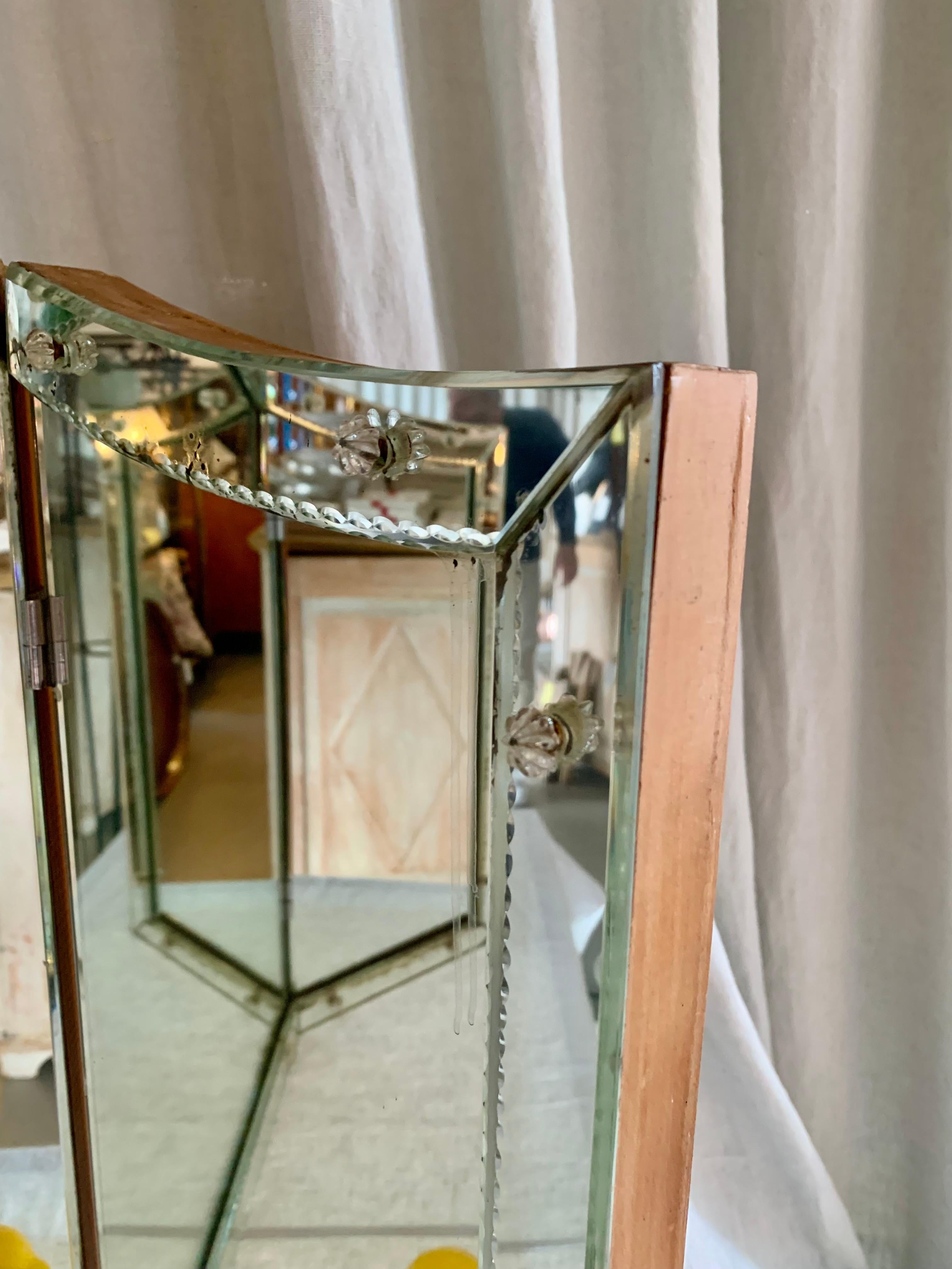 Engraved Trifold Venetian Vanity Mirror - Triptyque For Sale
