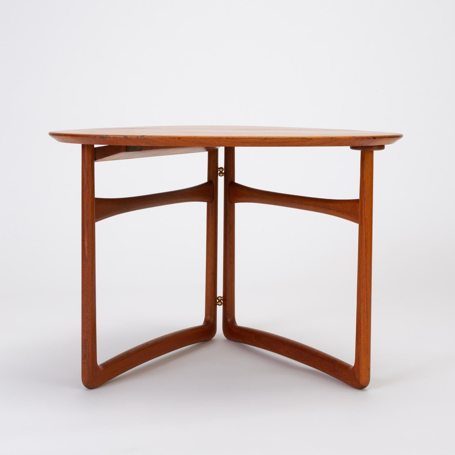 Trilateral Folding Side Table by Peter Hvidt and Orla Mølgaard-Nielsen In Excellent Condition In Los Angeles, CA