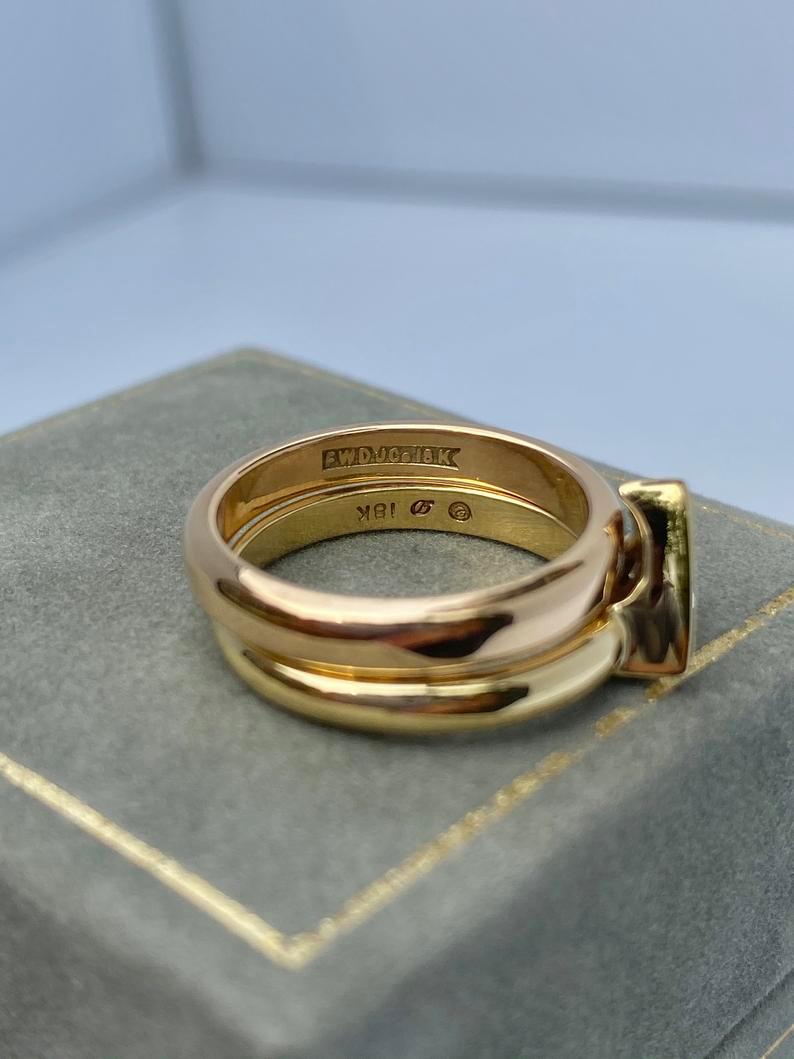 Taglio trillion Trilliant Cut Diamond and 18 Karat Gold Engagement Ring Band Stack in vendita