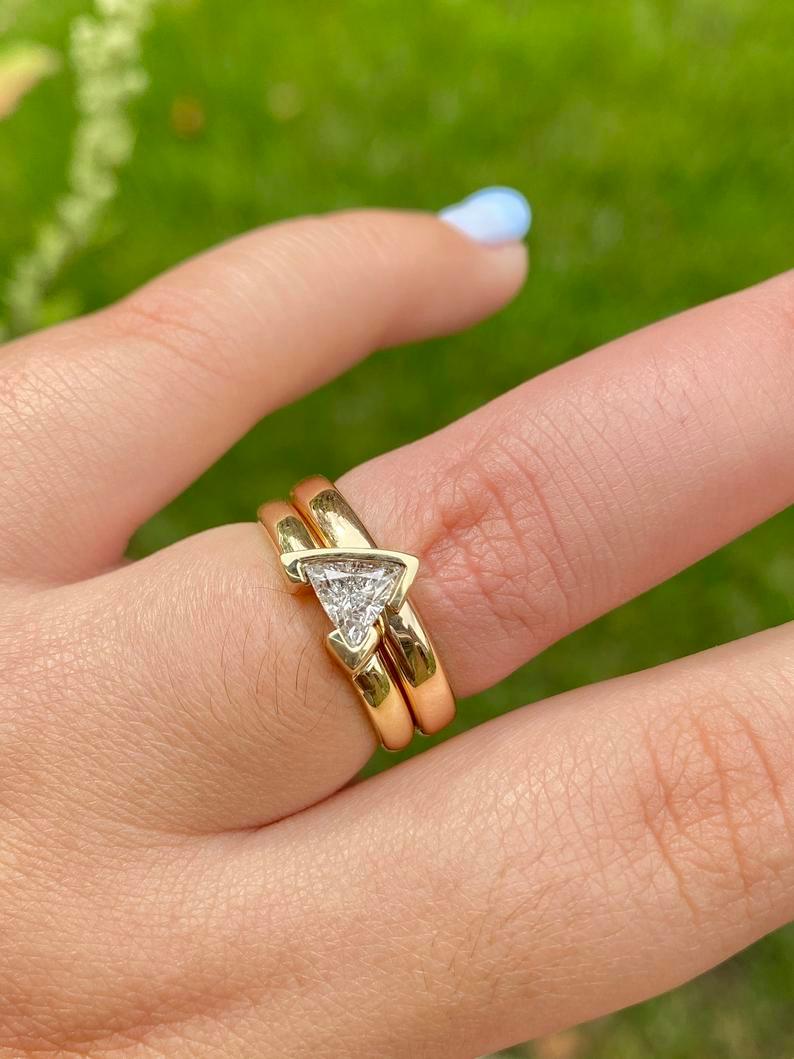 Trilliant Cut Diamond and 18 Karat Gold Engagement Ring Band Stack in vendita 1