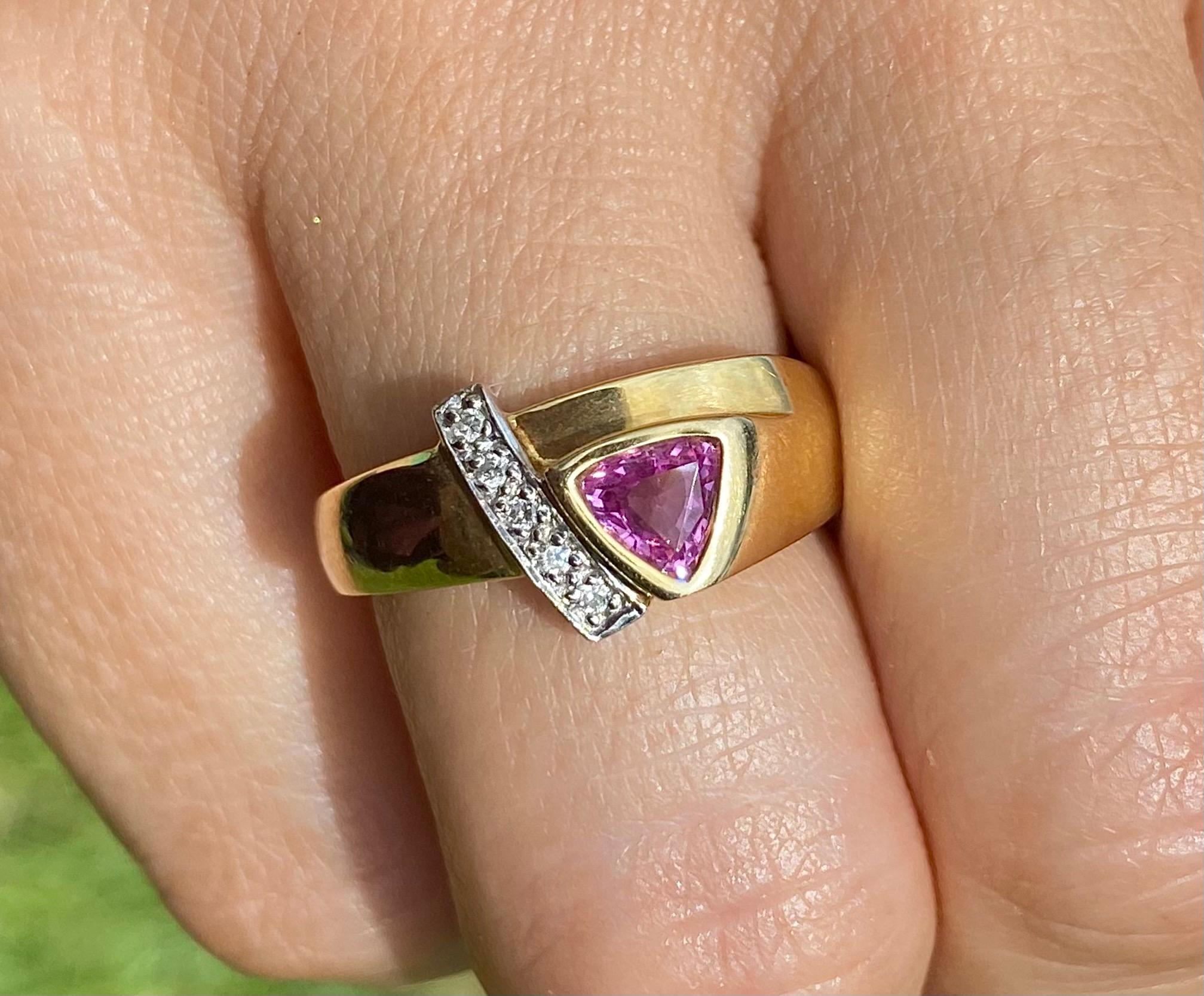 Bague en or jaune 14 carats avec saphir rose taille brillant et diamants Pour femmes en vente