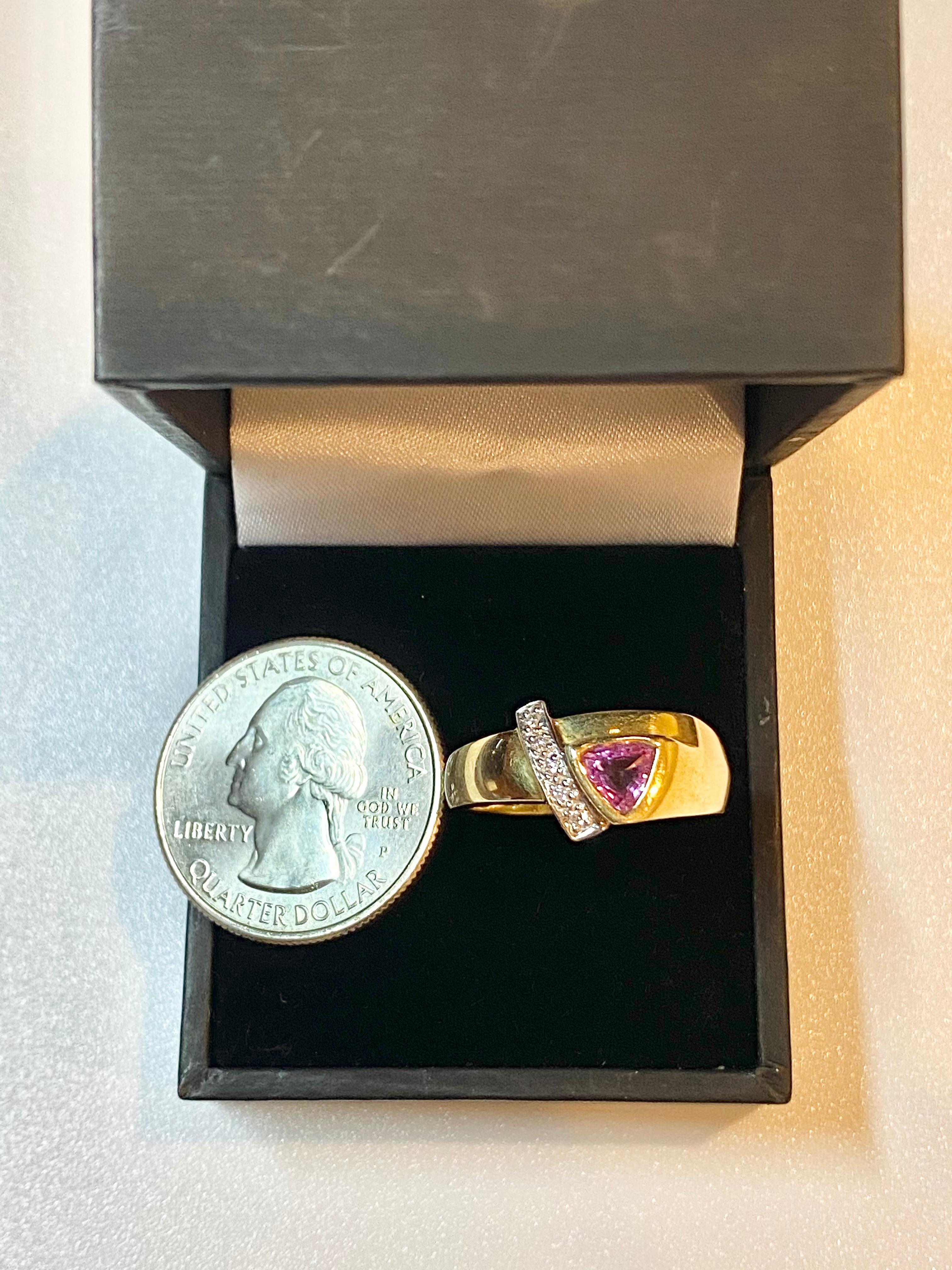 Bague en or jaune 14 carats avec saphir rose taille brillant et diamants en vente 3
