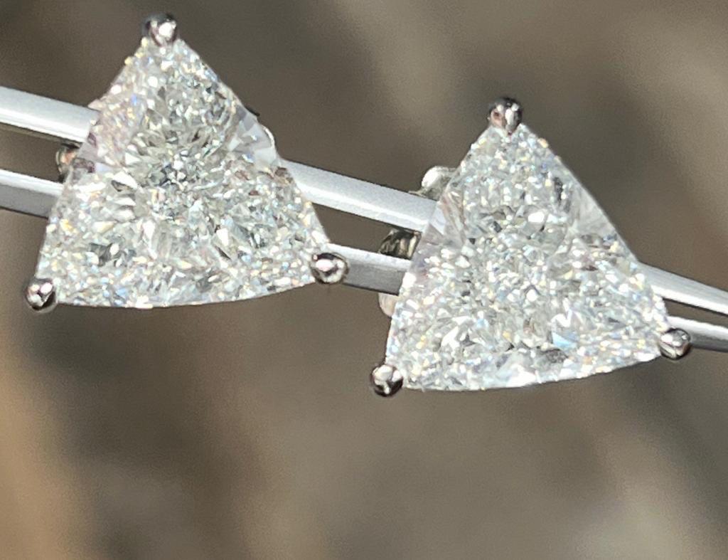 Clous d'oreilles en diamant trillant 3,44 -3,14 carats  Unisexe en vente